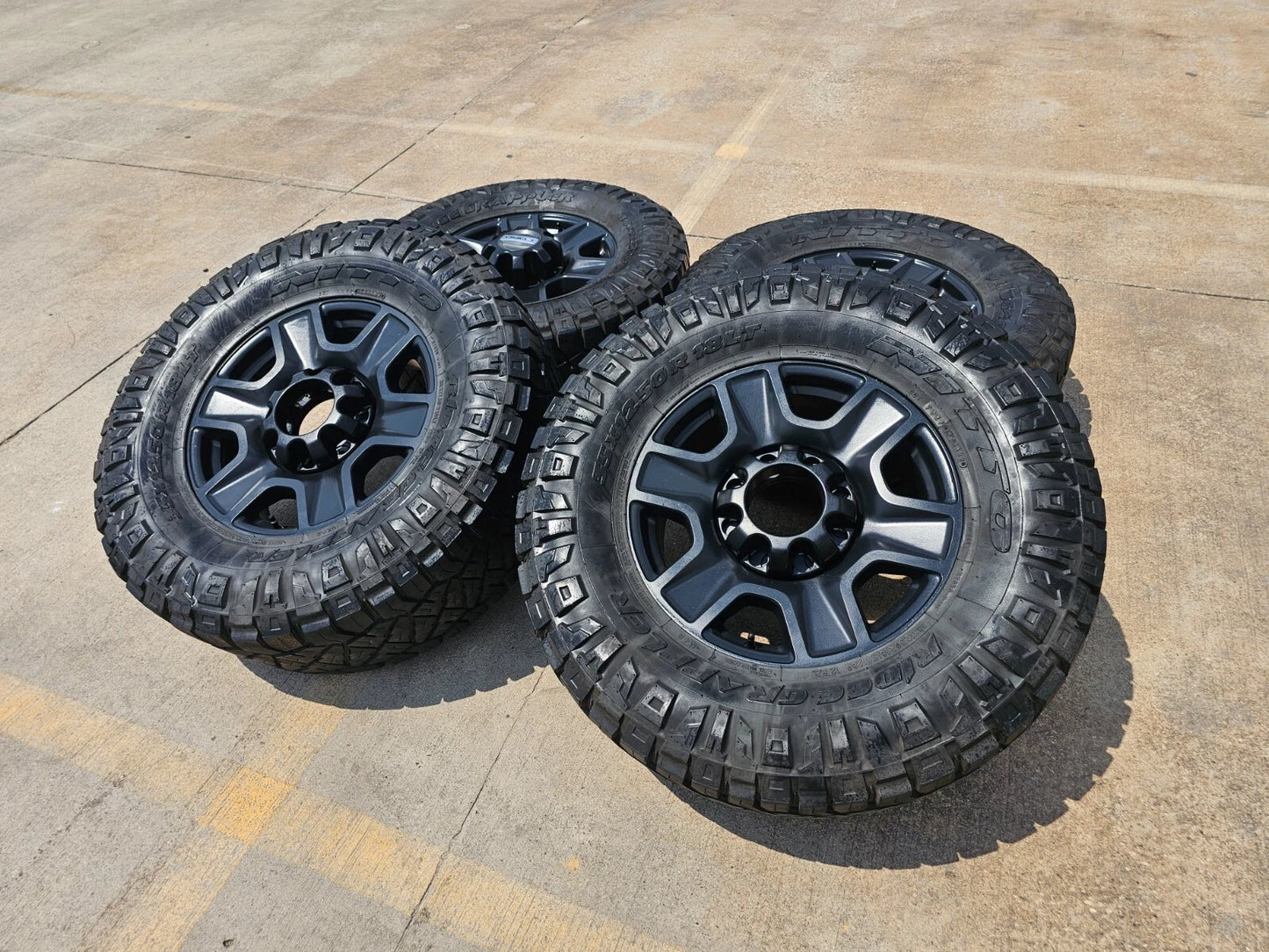 18" Ford F-250 F-350 TREMOR FX-4 OEM black wheels 10298 tires 35"