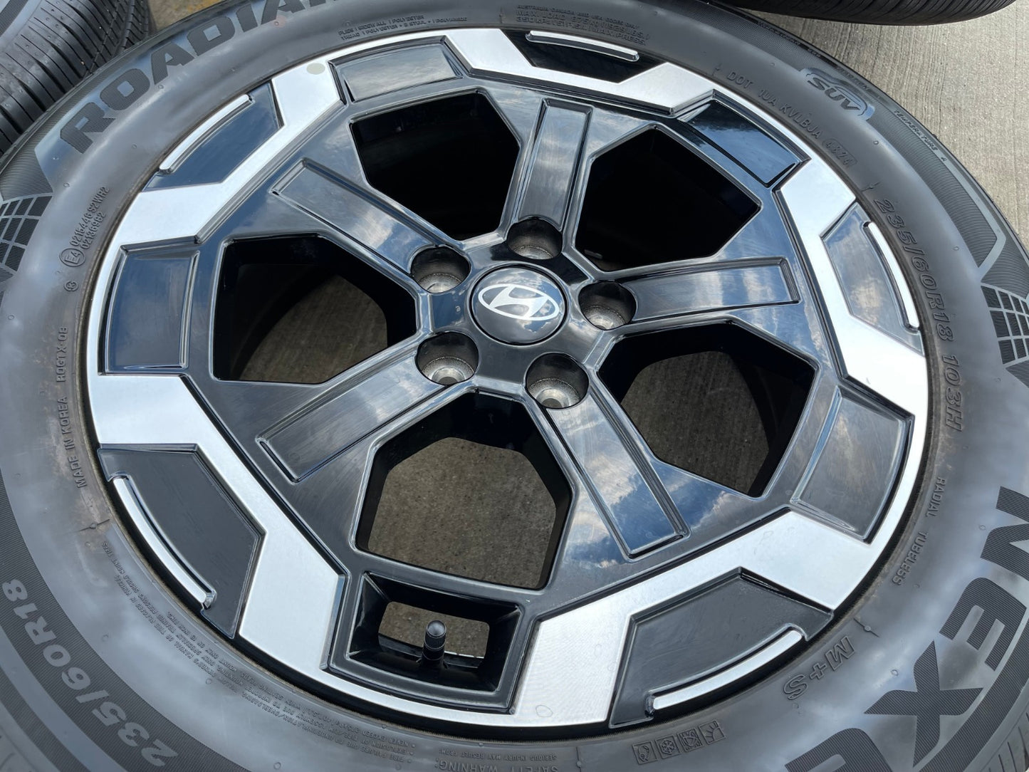 18" Hyundai Santa Fe Cruz OEM wheels rims 52910 Black 2023 2024 2025 2026