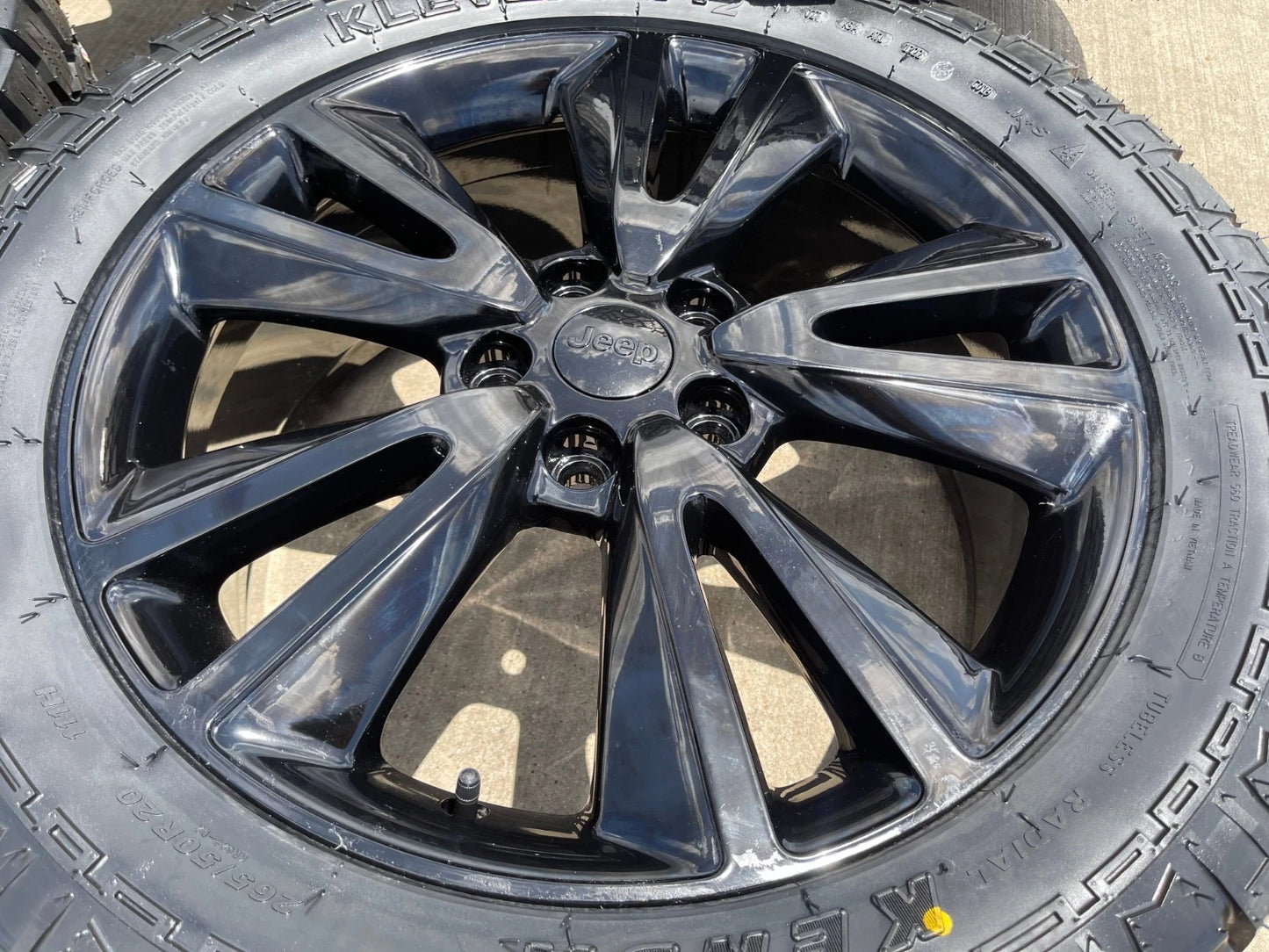 20" Jeep Grand Cherokee L OEM wheels rims 2393 KENDA tires NEW