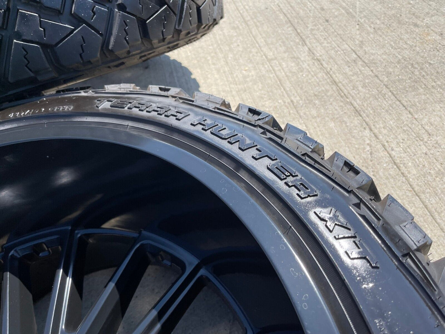 22x12 Hostile Predator Ford F-150 Expedition -44 wheels rims 6x135 tires 33"