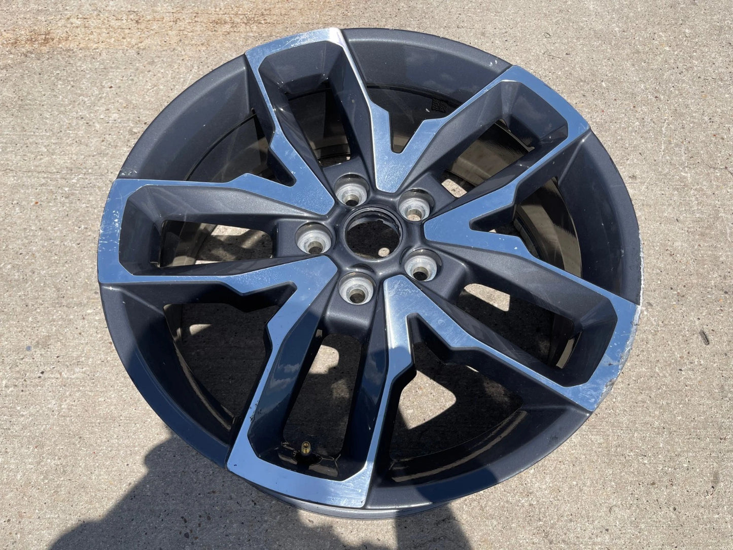 (1) 20" Jeep Wrangler Rubicon 4XE OEM 04755613AA wheel rim Gladiator 2024 2025