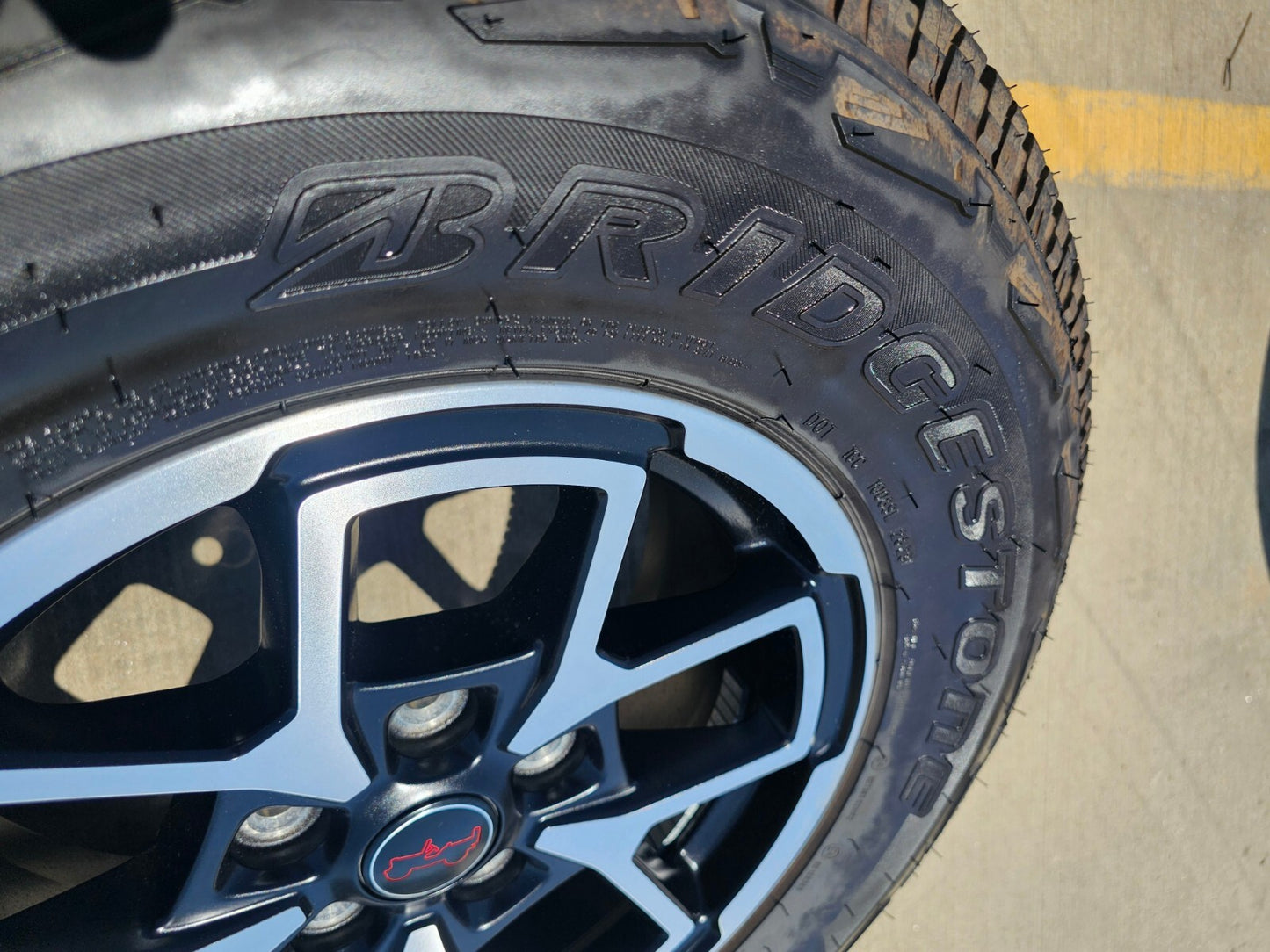 17" Jeep Wrangler Rubicon OEM wheels rims Gladiator tires A/T 2024 2025 NEW