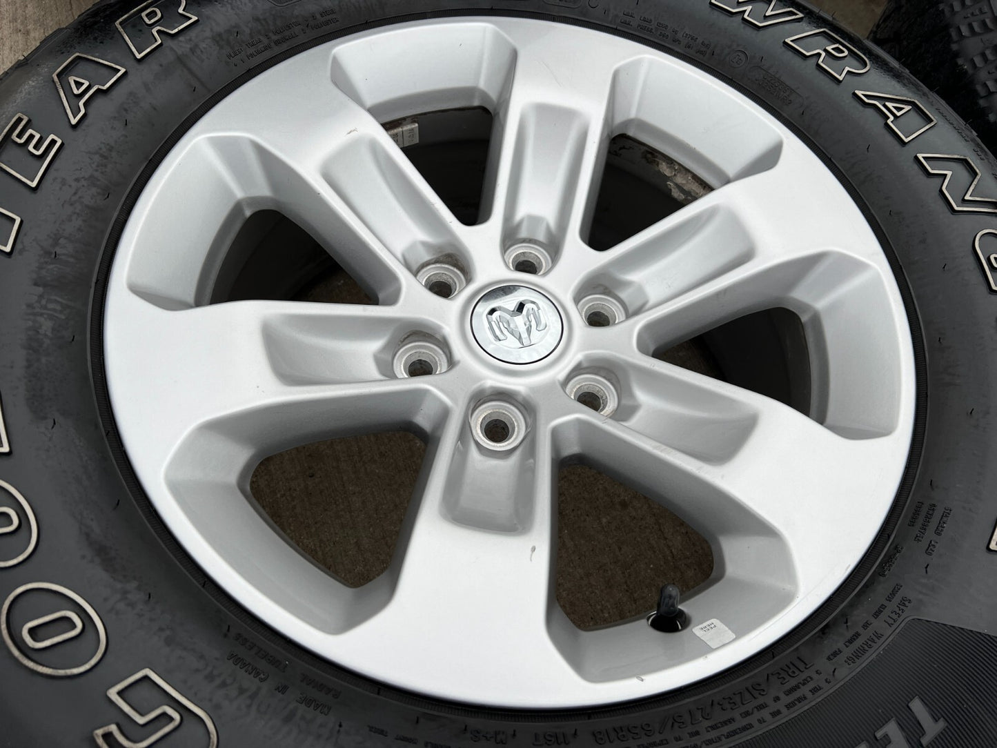 18" Dodge Ram 1500 OEM Lariat wheels rims tires