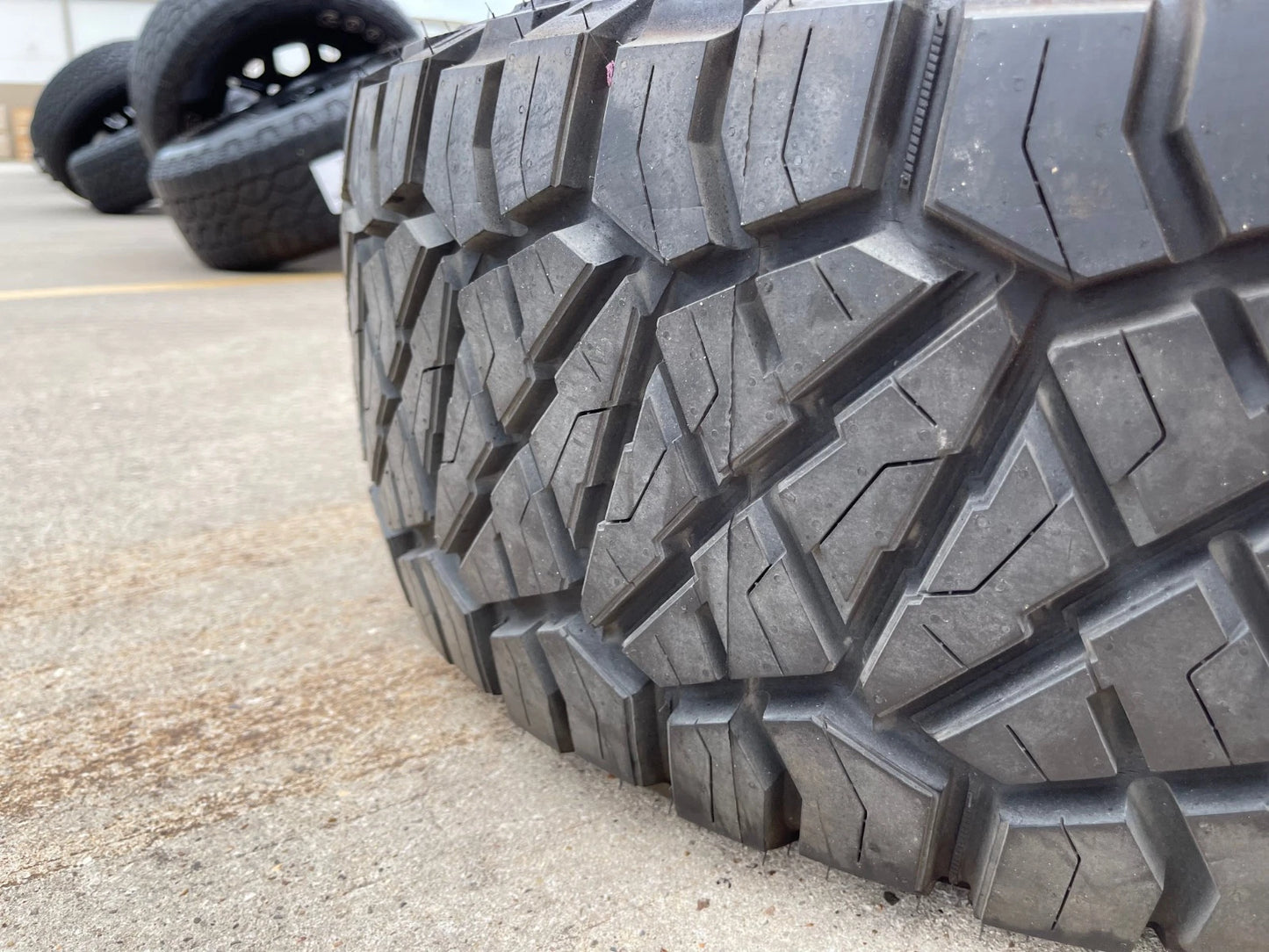 (1) 35x12.5x17 Nitto Ridge Grappler R/T tire 121Q E 10 PLY