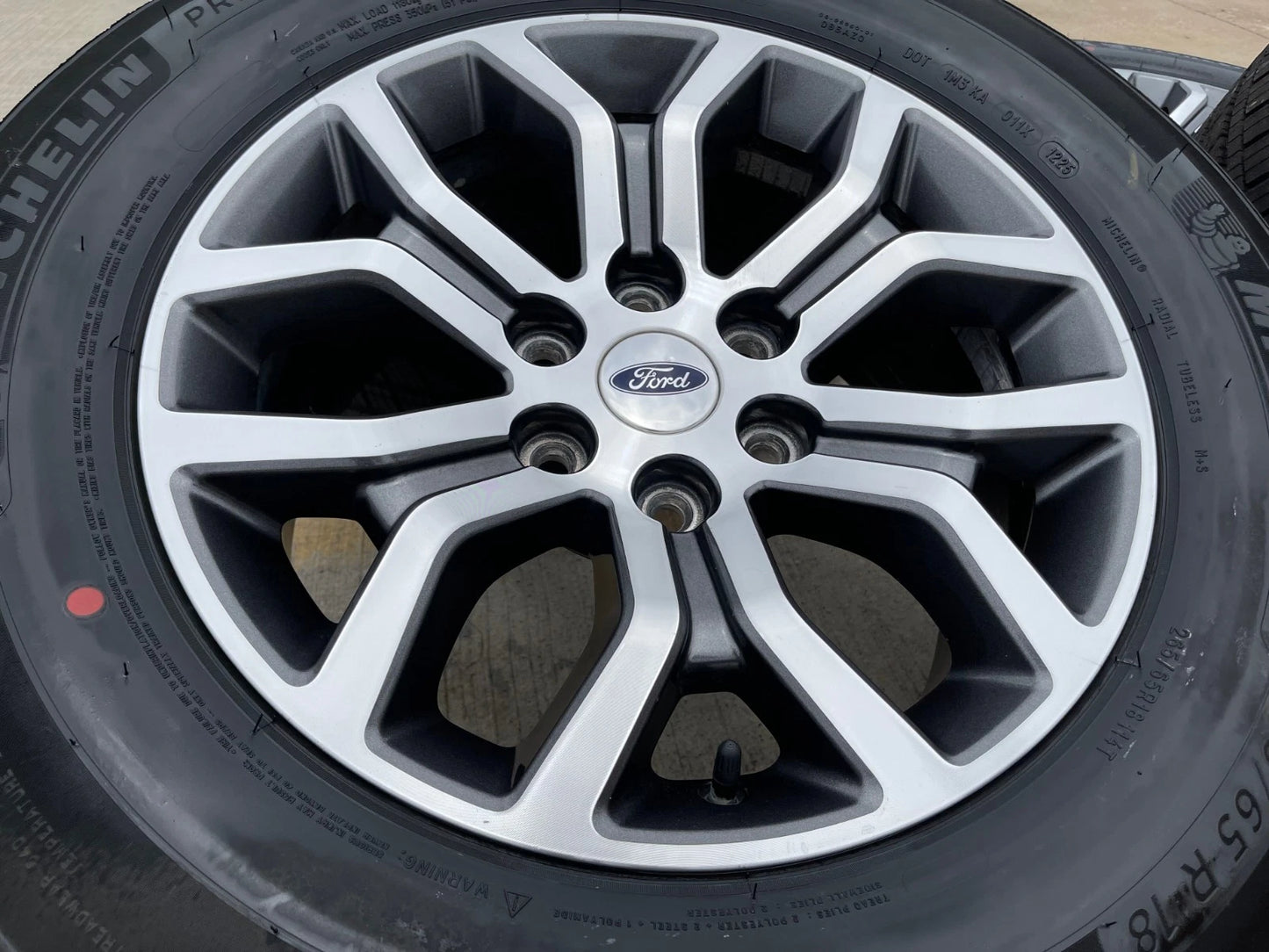 18" Ford F-150 Lariat OEM rims wheels 10342 tires NEW MICHELIN