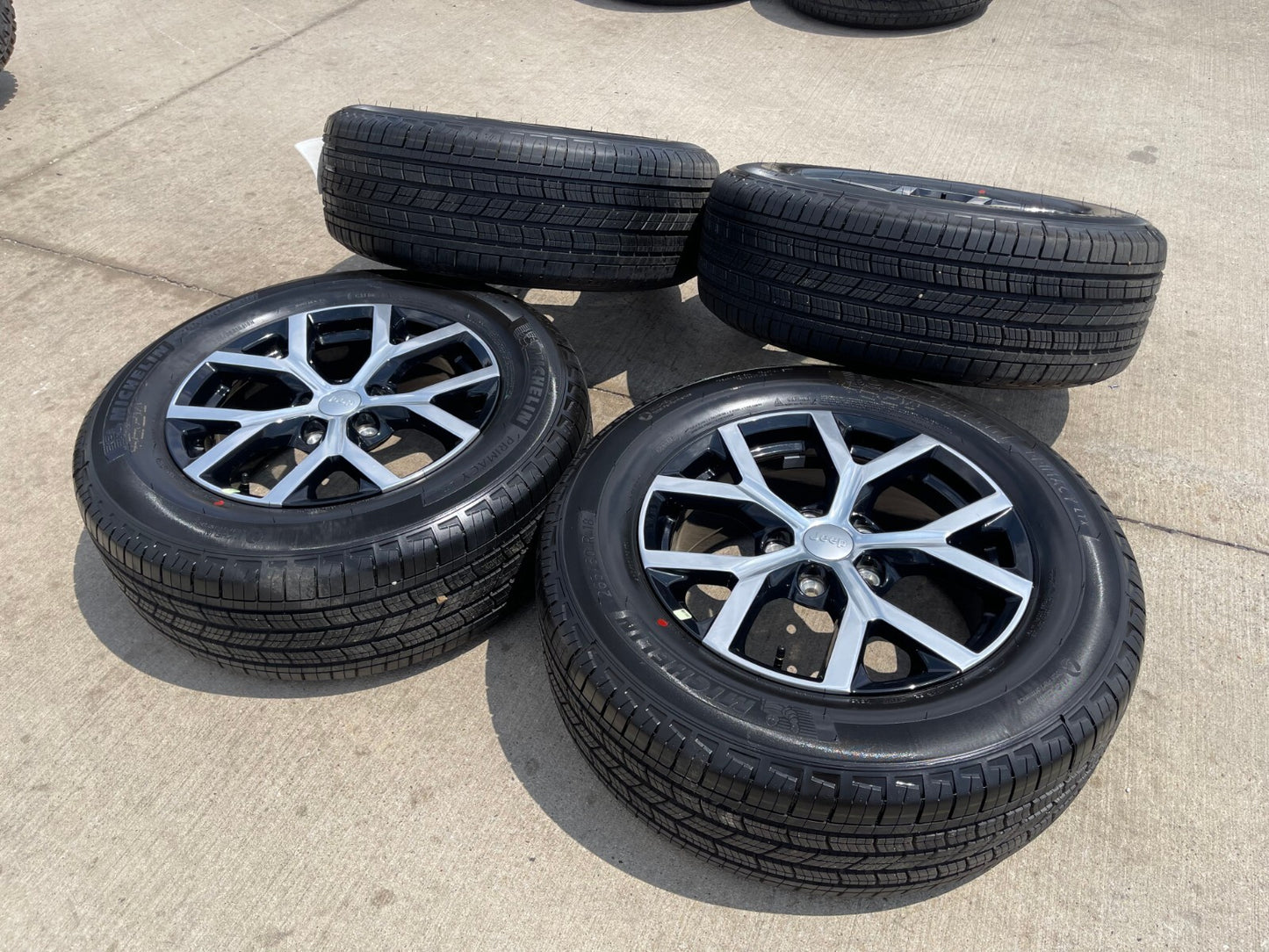 18" Jeep Grand Cherokee L OEM wheels rims 9285 Durango tires 2025 MICHELIN NEW