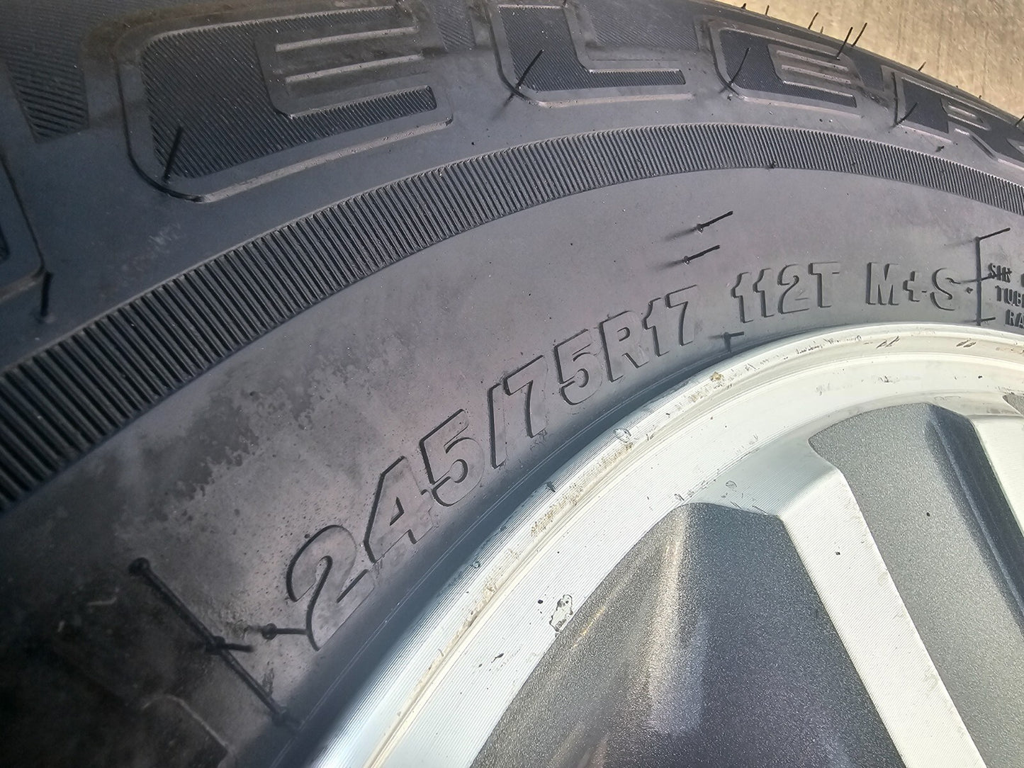 17" Ford F-150 Expedition OEM 3554 rims wheels tires BRIDGESTONE