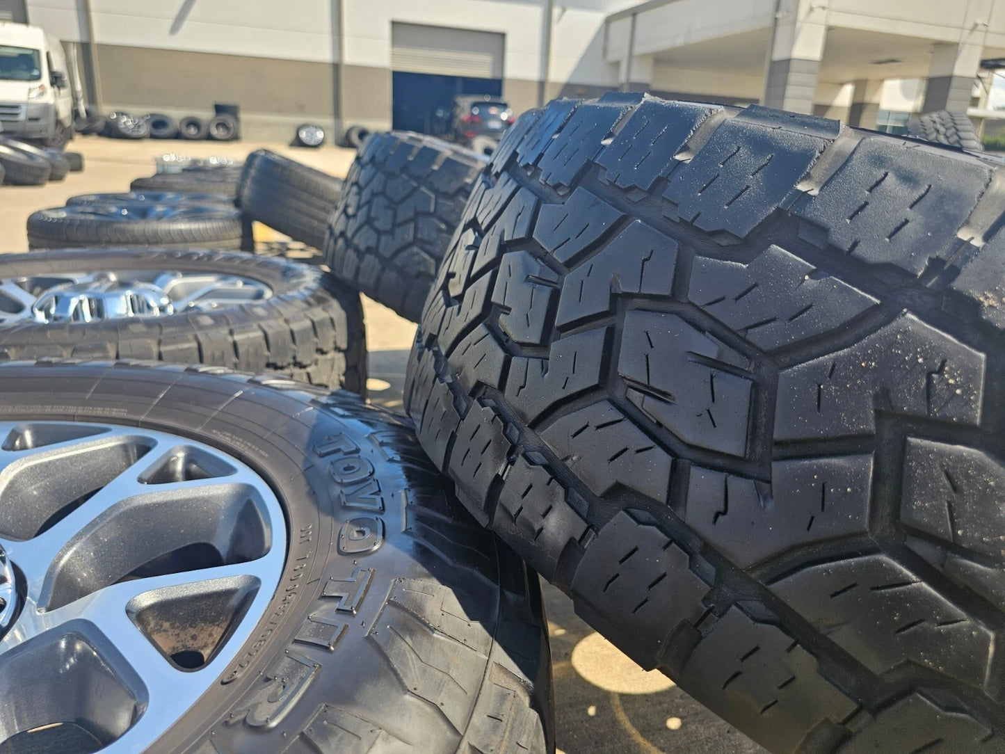 20" Ford F-250 F-350 OEM Lariat wheels rims 10292 tires TOYO 35"