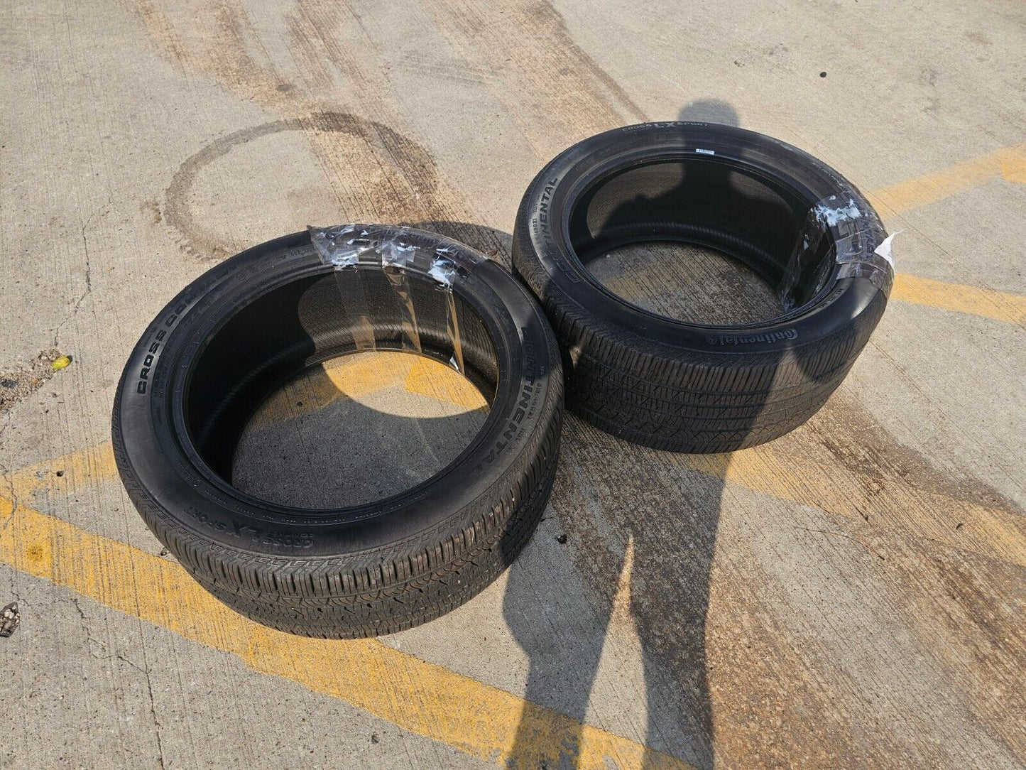 (1) 315/40/21 Continental Cross Contact LX Sport tire