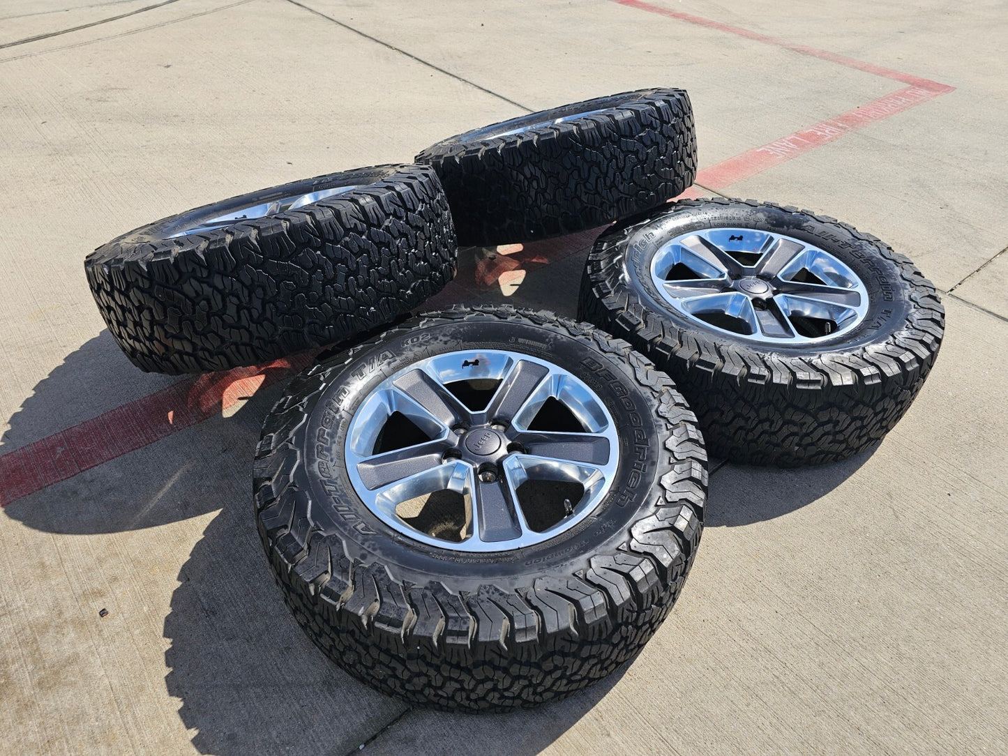 18" Jeep Wrangler Sahara Rubicon OEM 9221 9255 wheels rims BFG 33"