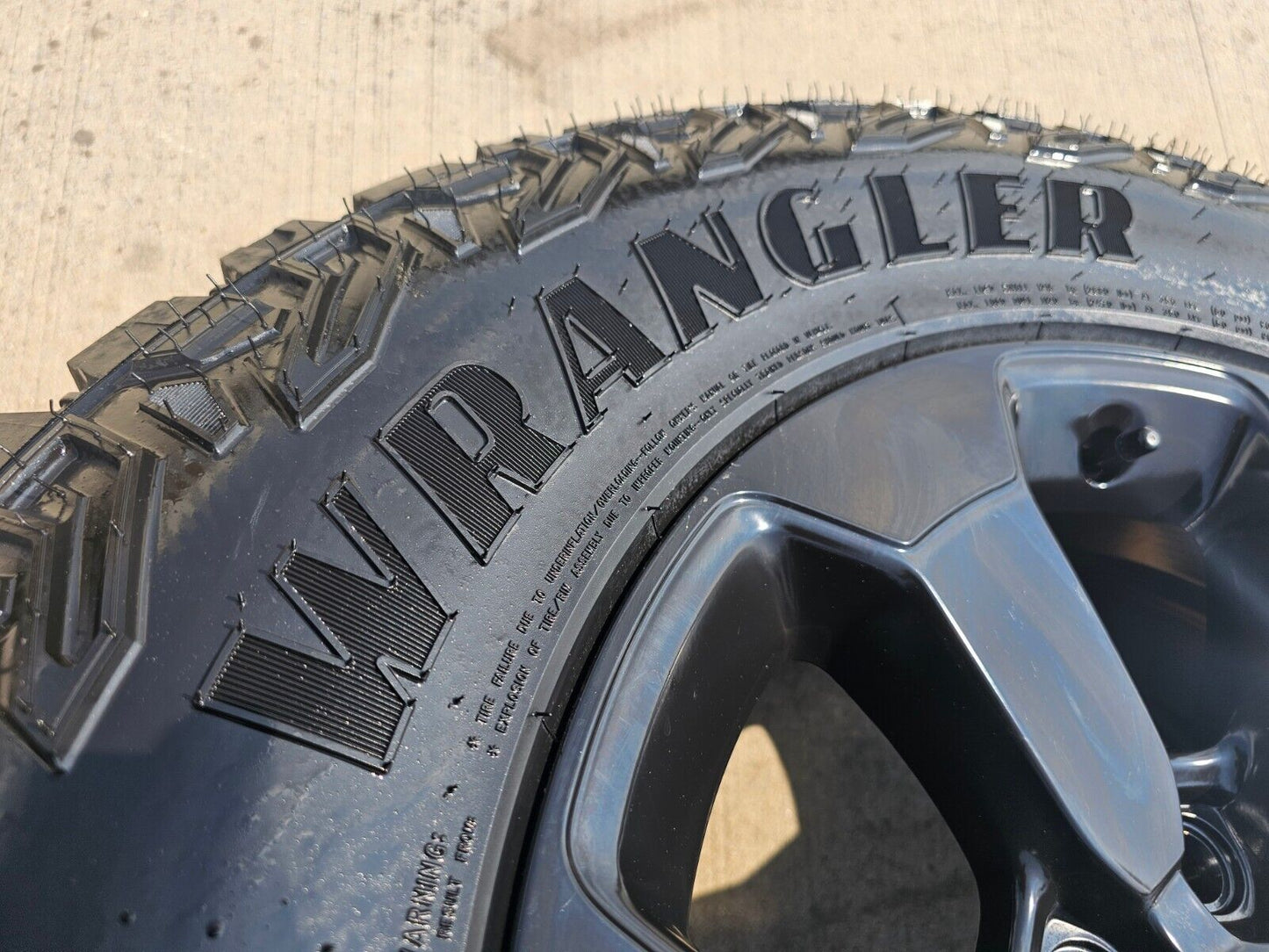 18" Dodge Ram 1500 Rebel Black OEM 2671 wheels rims 33" M/T 2022 2023 2024 NEW
