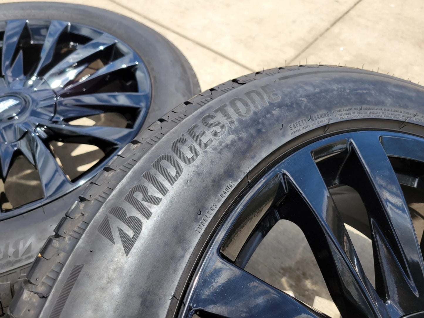 22" Cadillac Escalade OEM Black wheels rims 4873 95026 tires NEW