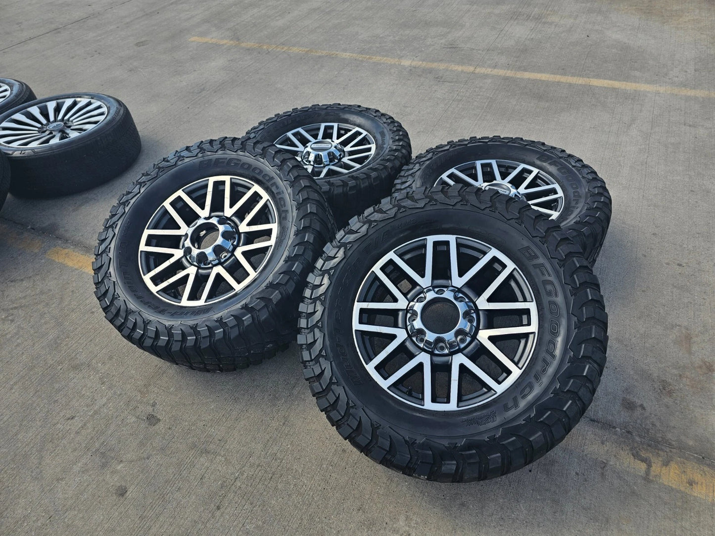 20" Ford F-250 F-350 OEM 10104 LARIAT rims wheels BFG KM2 37"