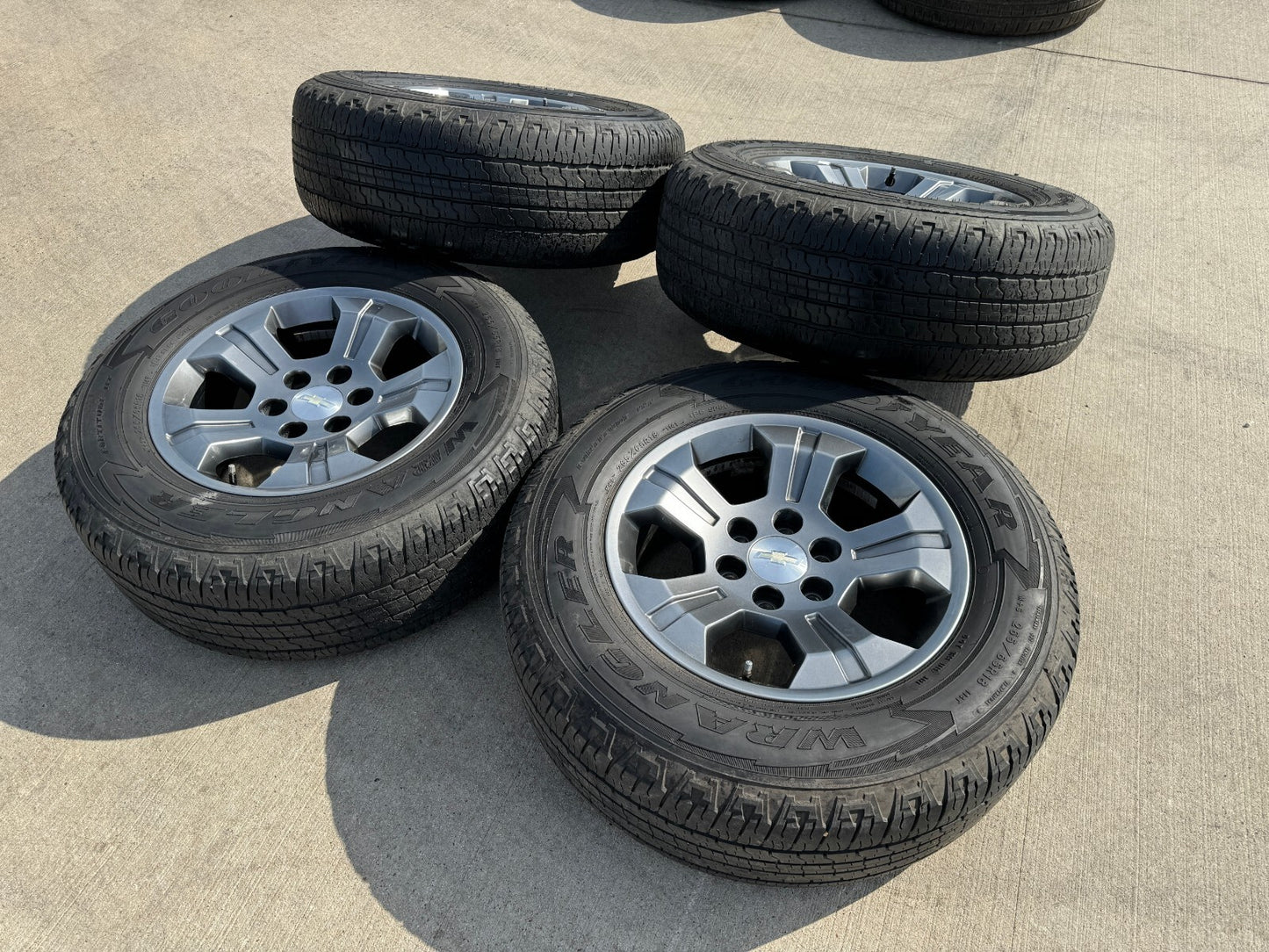 18" Chevy Tahoe Suburban GRAY Z71 OEM 5647 5753 wheels tires Silverado 1500