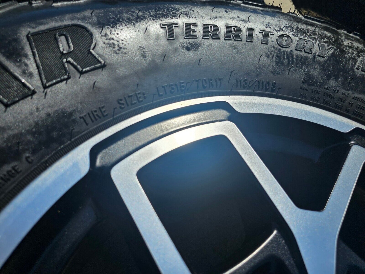 17" Jeep Wrangler Rubicon OEM 9237 wheels rims Gladiator tires 2024 2025 NEW 35"