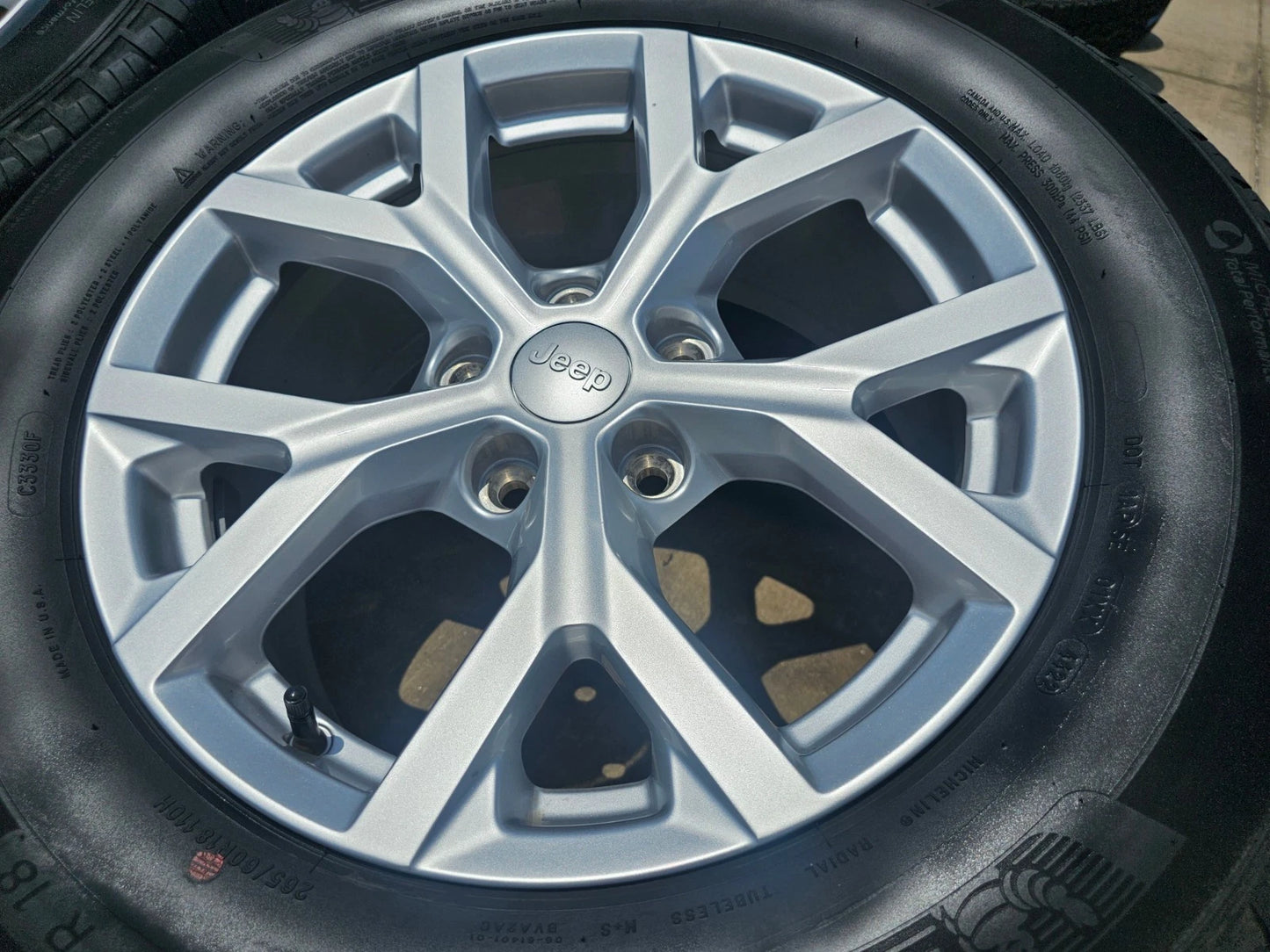 18" Jeep Grand Cherokee L OEM wheels rims 9285 Durango tires MICHELIN