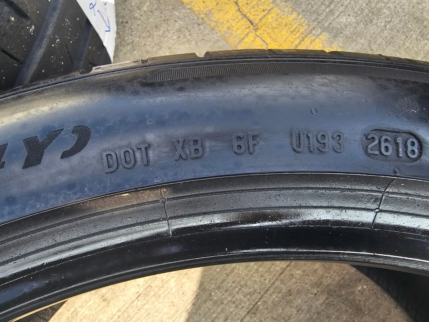 (2) 225/35/19 + (2) 285/35/20 Pirelli P Zero Corsa tires McLaren