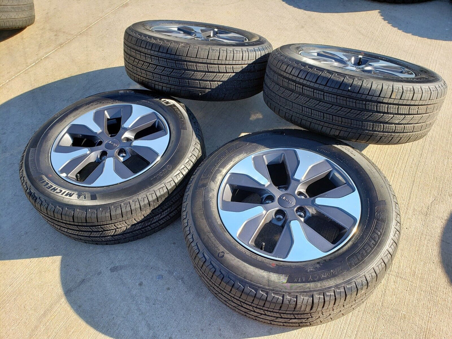 18" Jeep Grand Cherokee L OEM wheels rims 9308 Durango tires MICHELIN