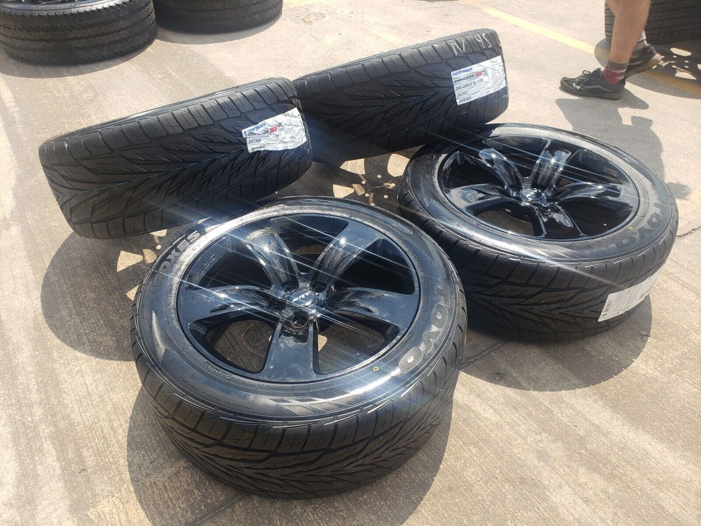 20" Jeep Grand Cherokee SRT Trackhawk OEM 9139 wheels rims tires NEW