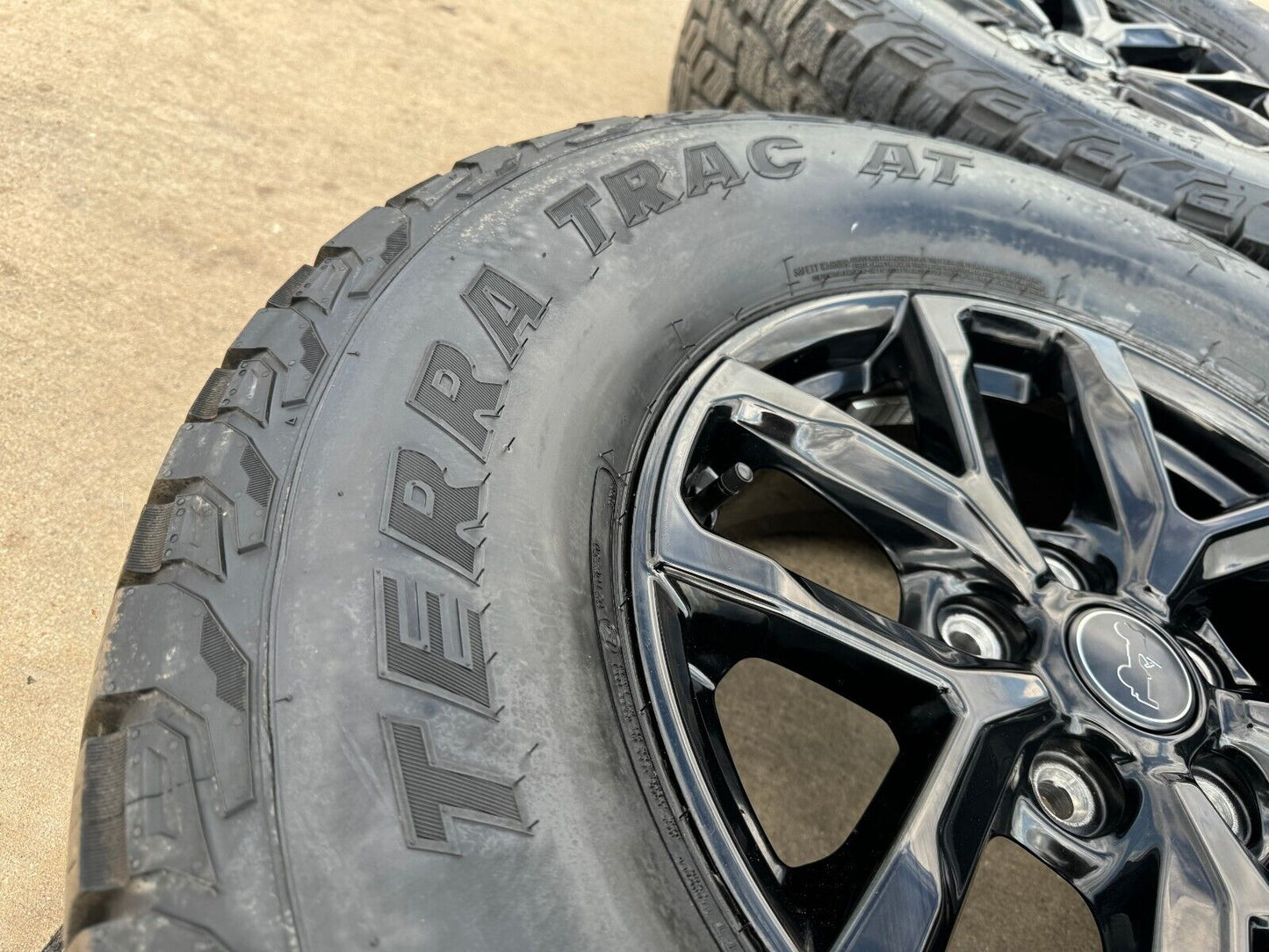 17" Jeep Wrangler Rubicon Sport OEM wheels rims 9301 95329 Gladiator 2023 2024