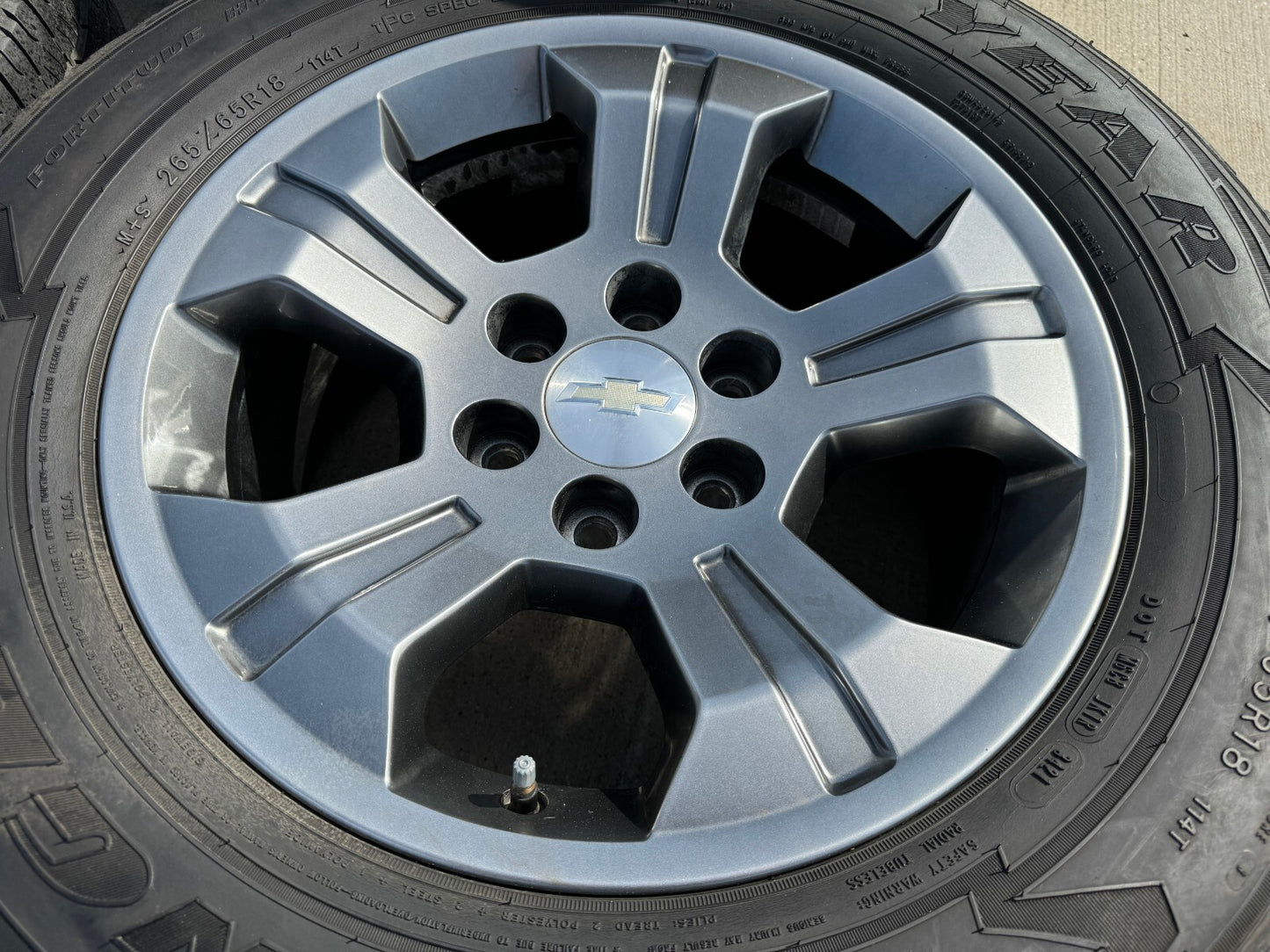 18" Chevy Tahoe Suburban GRAY Z71 OEM 5647 5753 wheels tires Silverado 1500