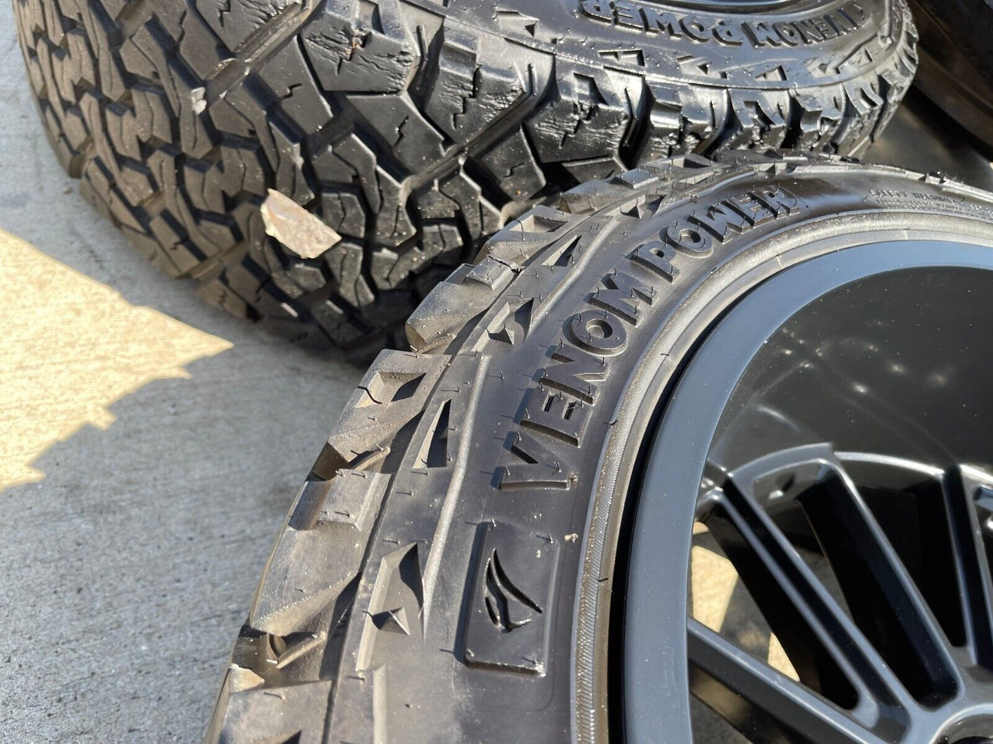 22x12 Hostile Predator Ford F-150 Expedition -44 wheels rims 6x135 tires 33"