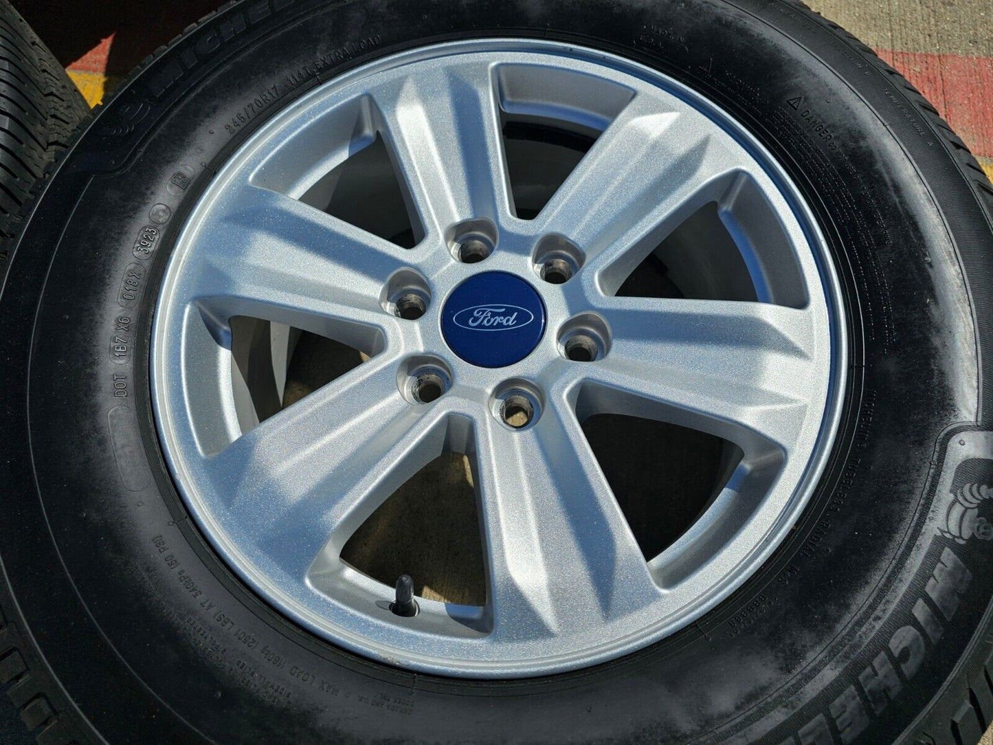 17" Ford F-150 Expedition OEM 3995 rims wheels tires MICHELIN