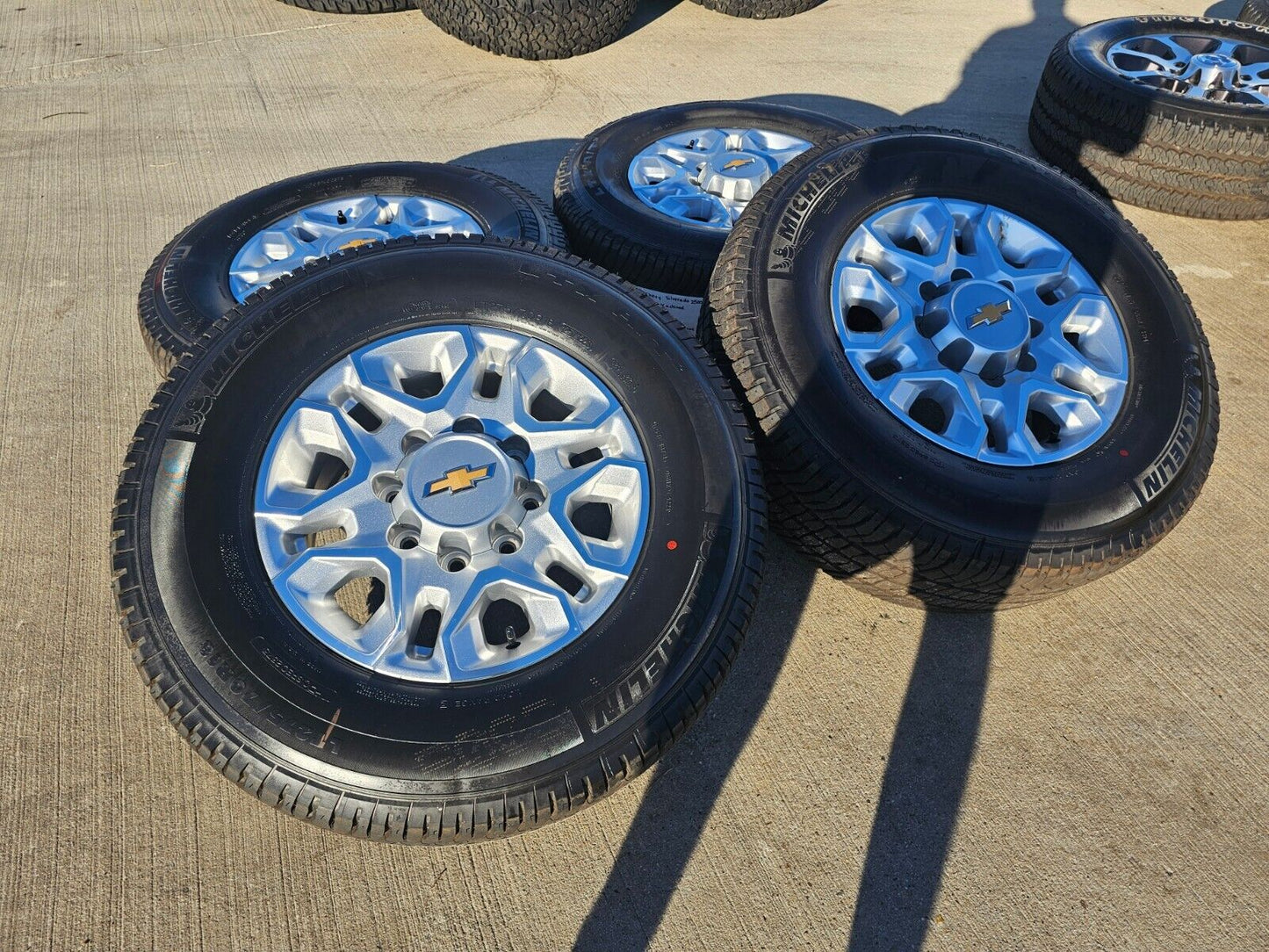 18" Chevy Silverado 2500 3500 OEM 5959 wheels rims MICHELIN 2023 2024 2025 NEW
