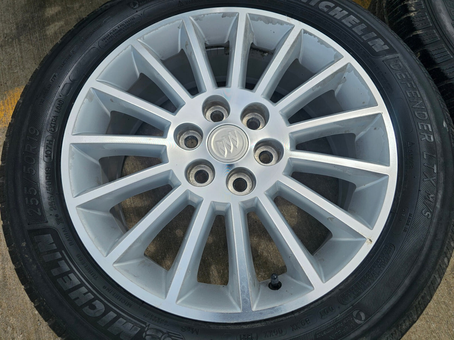 19" Buick Enclave GMC Acadia OEM 4079 wheels rims Chevy Traverse 6x132