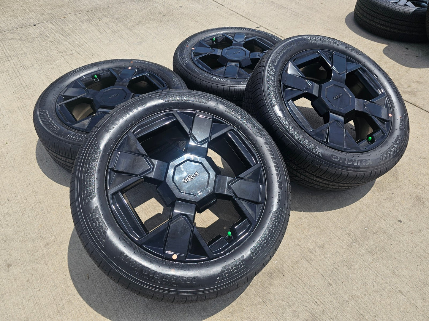 19" Kia Sportage Telluride OEM wheels rims tires Sorento Sedona 2025 2026 NEW