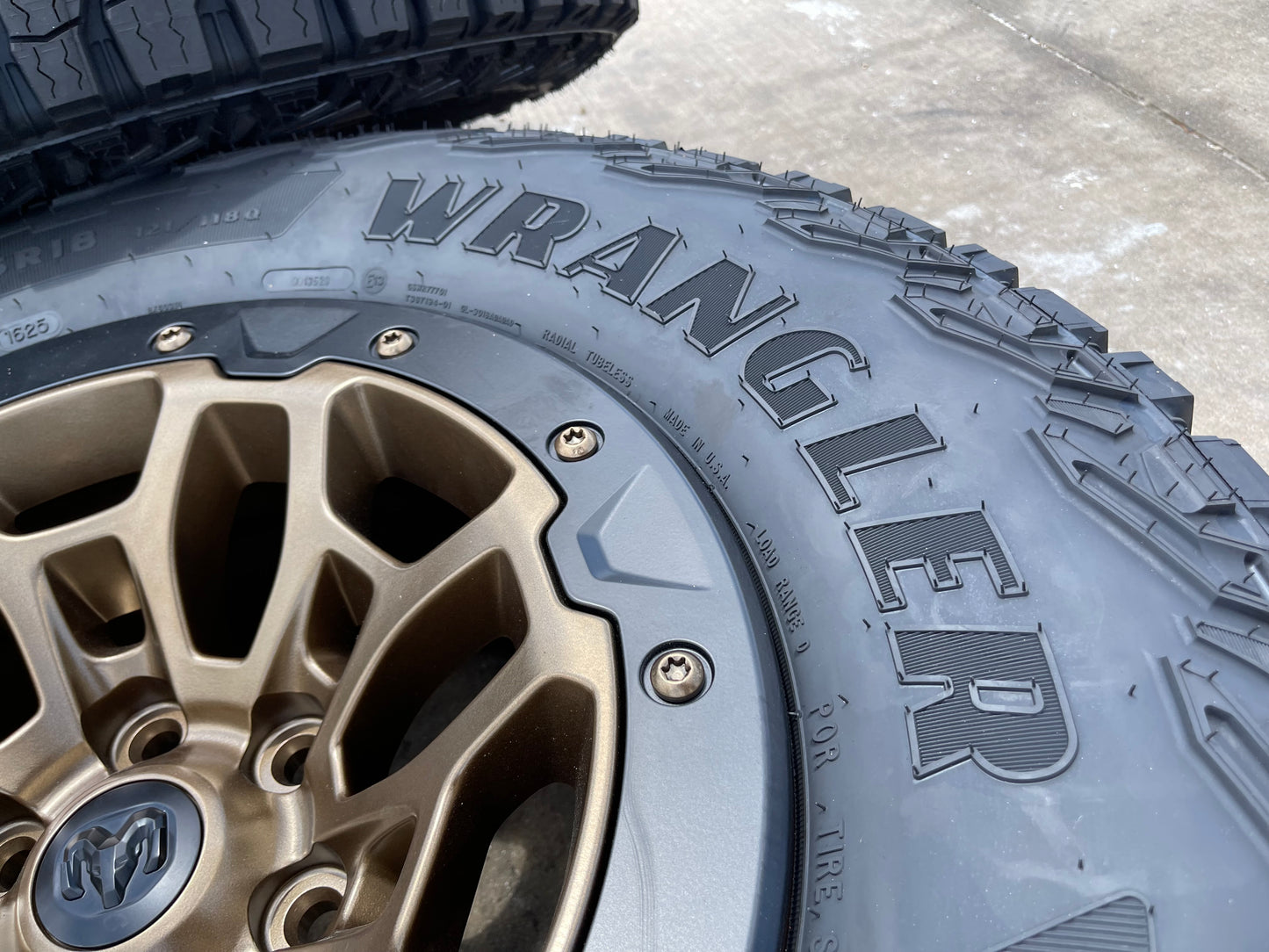 18" Dodge Ram 1500 RHO TRX Beadlock OEM bronze wheel rim 2735 tires 35" NEW