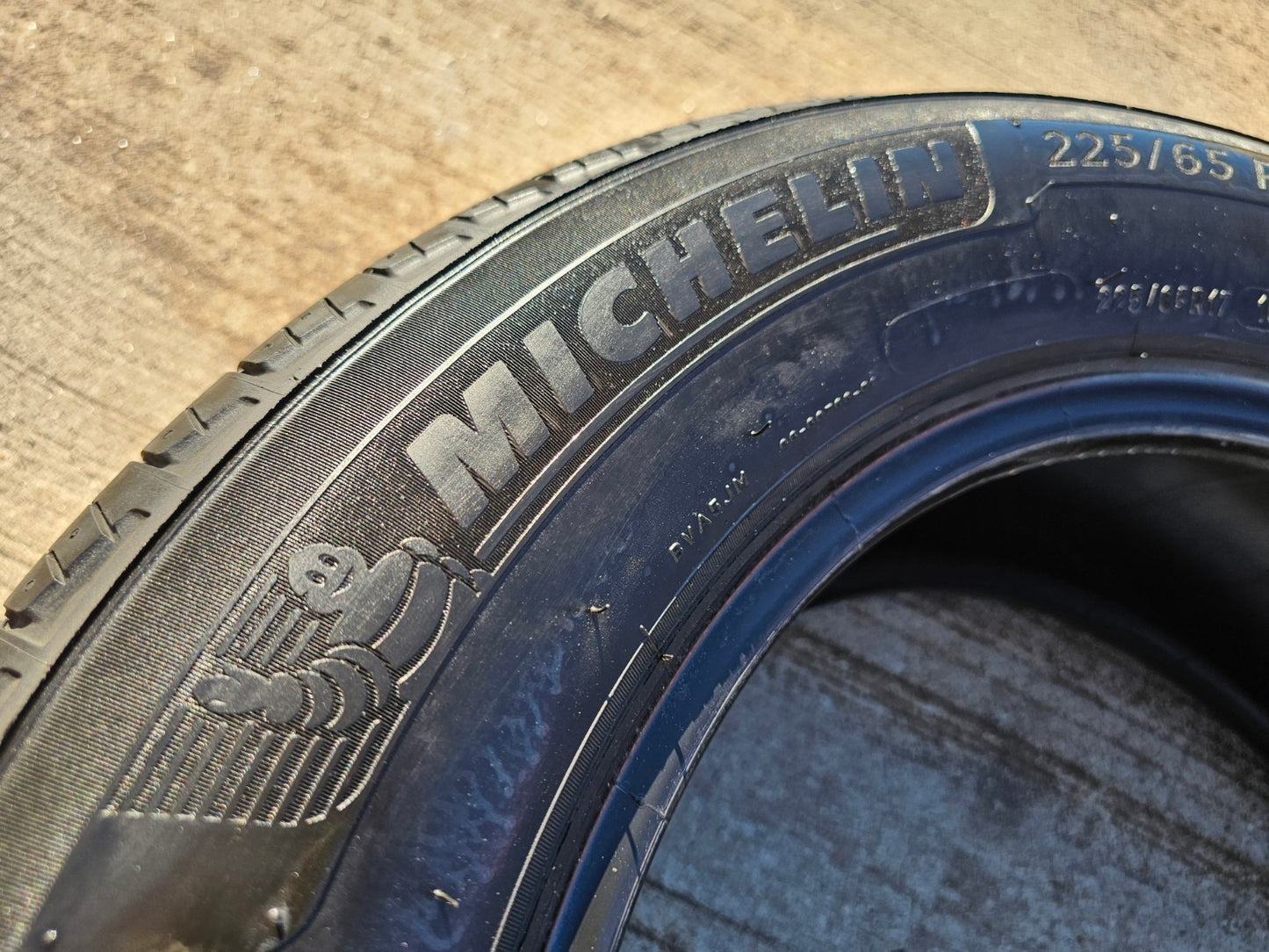 225/65/17 Michelin Primacy A/S tire 102H