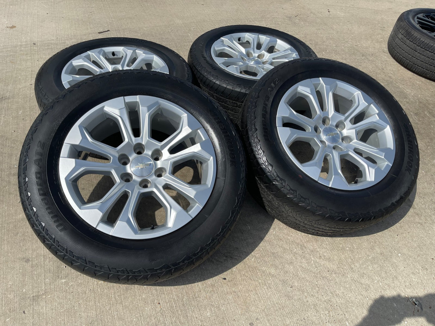 20" Chevy Tahoe Silverado OEM 14090 95417 wheels rims SET HANKOOK A/T2