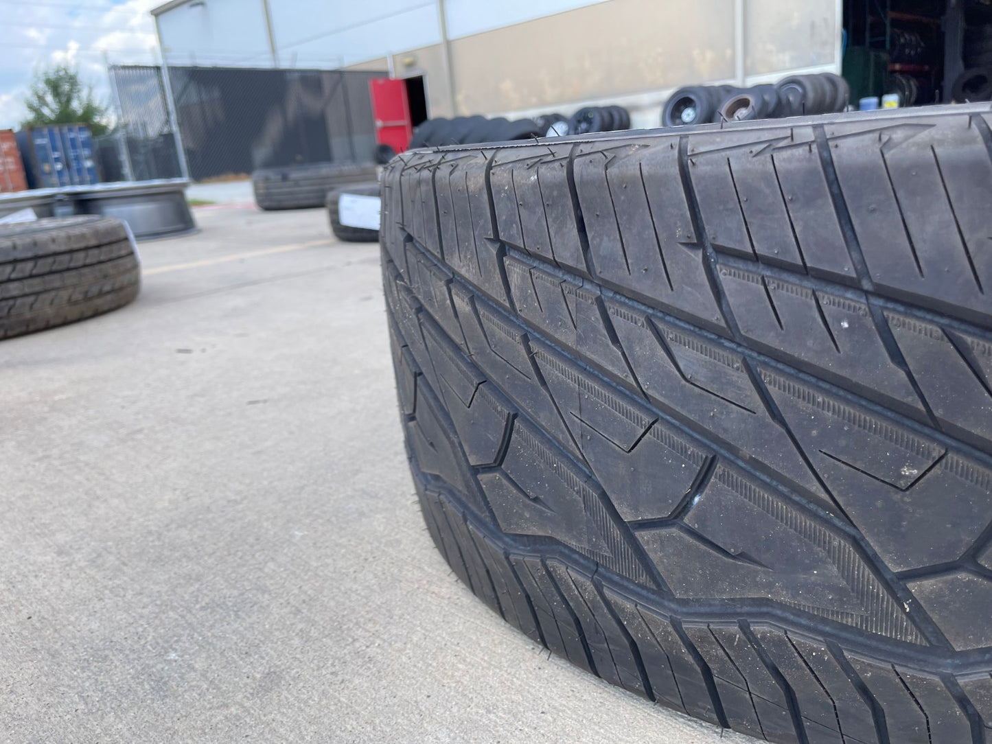(1) 305/30/26 Venom Power Ragnarok GTS tire 305/30R26 109W XL M+S NEW