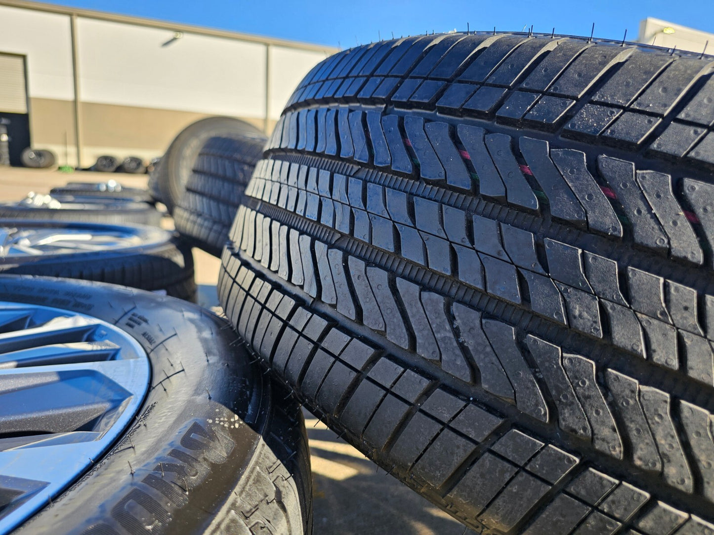 22" Infiniti QX80 QX56 Nissan Titan Armada OEM wheels rims tires 2024 2025 NEW