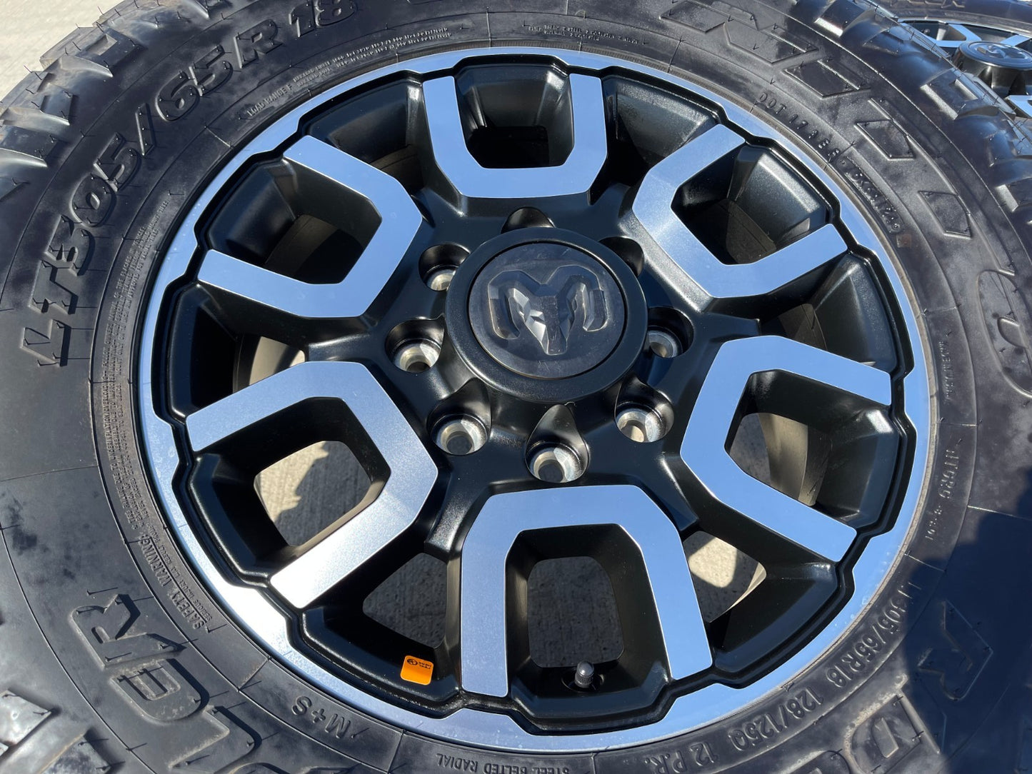 18" Ram 2500 3500 LARAMIE OEM 2694 wheels rims 2023 2024 2025 2026 NITRO 33" NEW