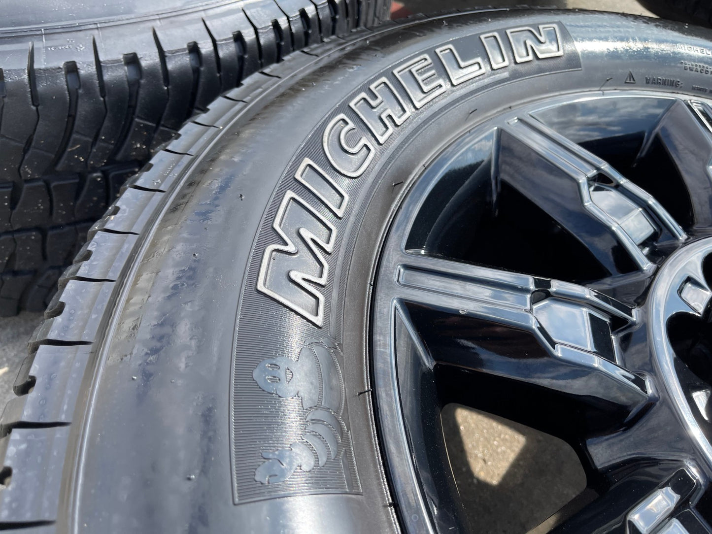 20" GMC Sierra AT4X 2500 3500 OEM 14137 5963 wheels rims Silverado MICHELIN