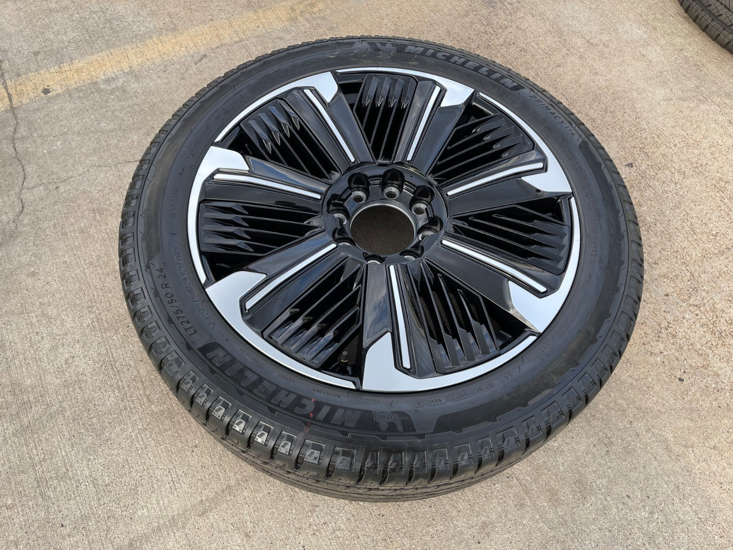 24" Cadillac Escalade IQ EV OEM 8x165 wheel rim Hummer 2500 2025 MICHELIN NEW