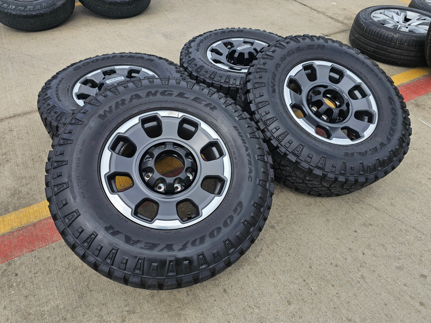 18" Ford F-250 F-350 OEM TREMOR 10482 rims wheels tires 35" GOODYEAR DURATRAC