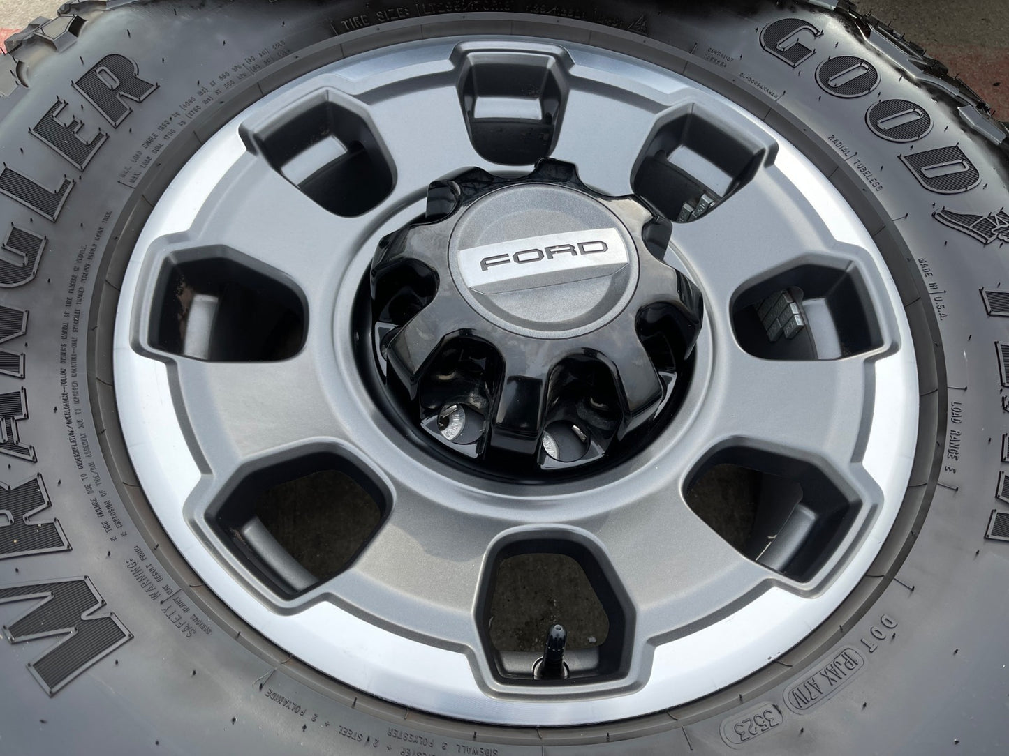 18" Ford F-250 F-350 OEM TREMOR rims wheels 10482 tires 35" DURATRAC R/T