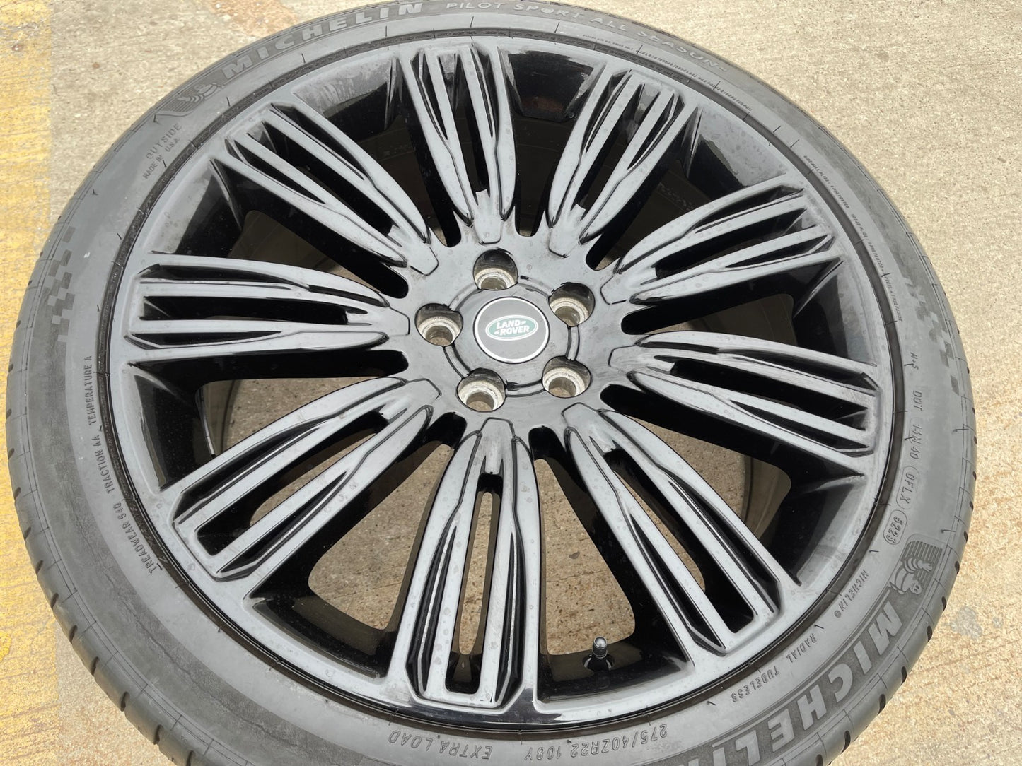 (1) 22" Land Rover Range DEFENDER OEM 72328 72331 wheel rim spare PIRELLI
