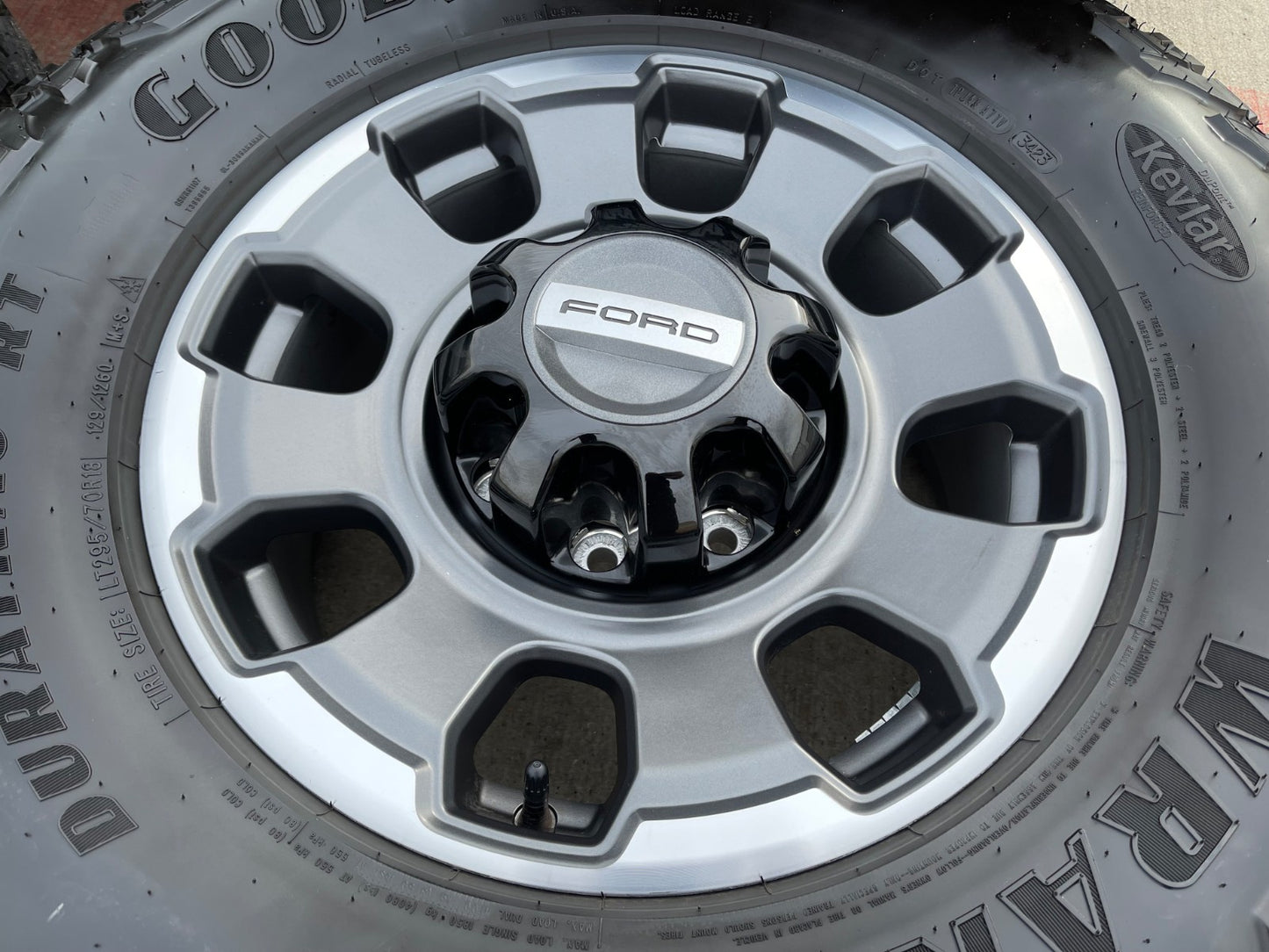 18" Ford F-250 F-350 OEM TREMOR rims wheels 10482 tires 35" DURATRAC R/T