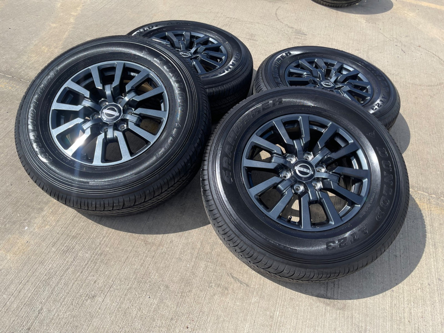 18" Nissan Titan Armada OEM wheels rims tires SET DUNLOP 2025 2026 2027 NEW