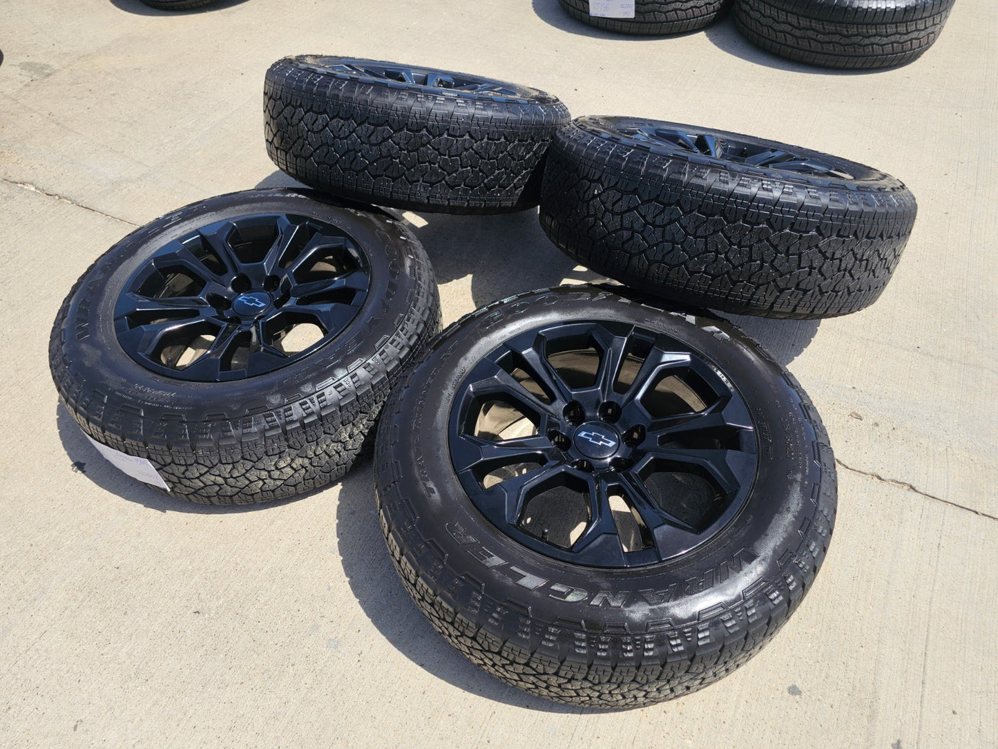 20" Chevy Tahoe Silverado OEM 14090 95417 wheels rims tires SET GOODYEAR A/T