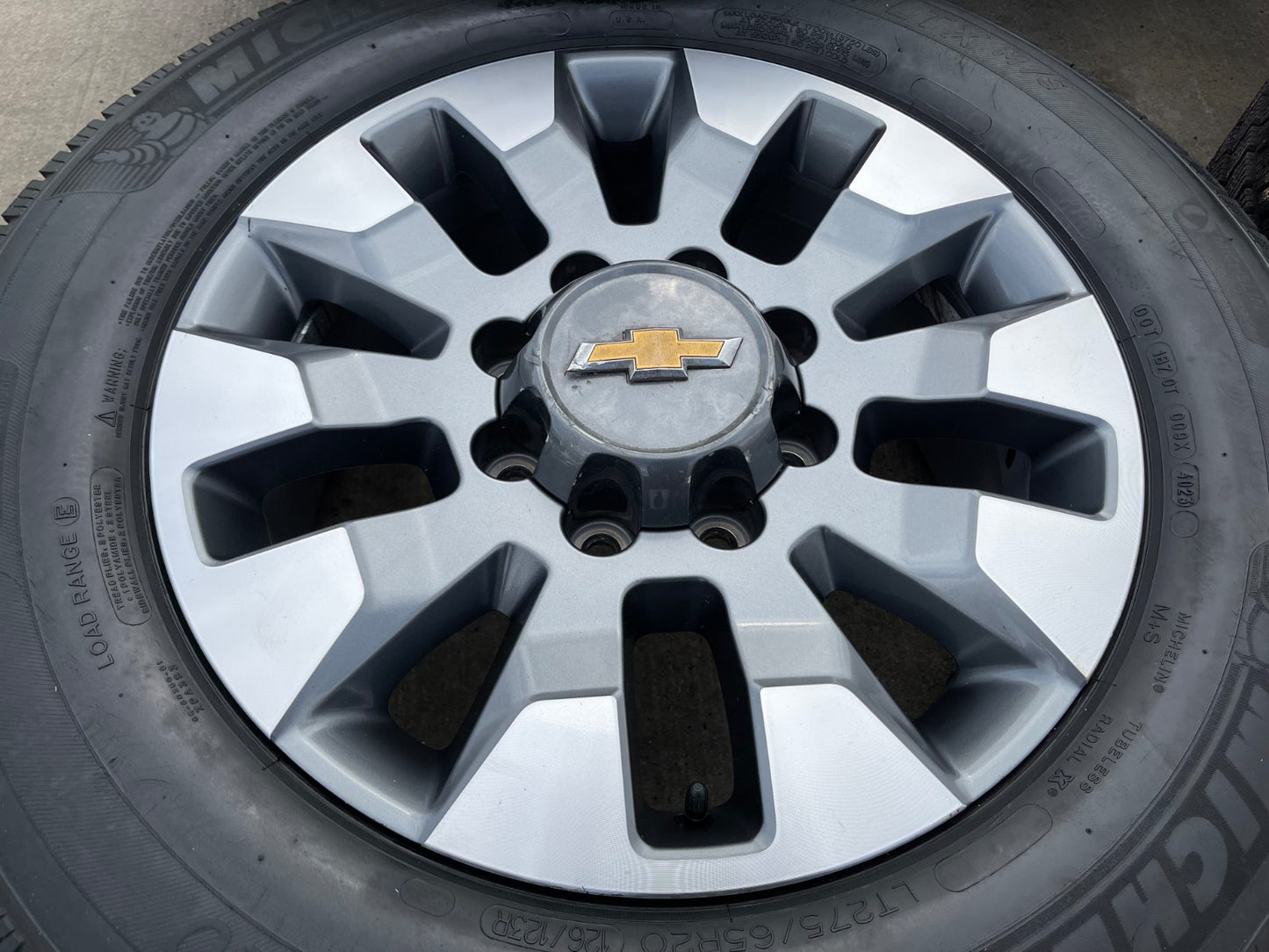 20" Chevy Silverado GMC Sierra AT4 2500 3500 OEM 5960 5947 wheels rims MICHELIN