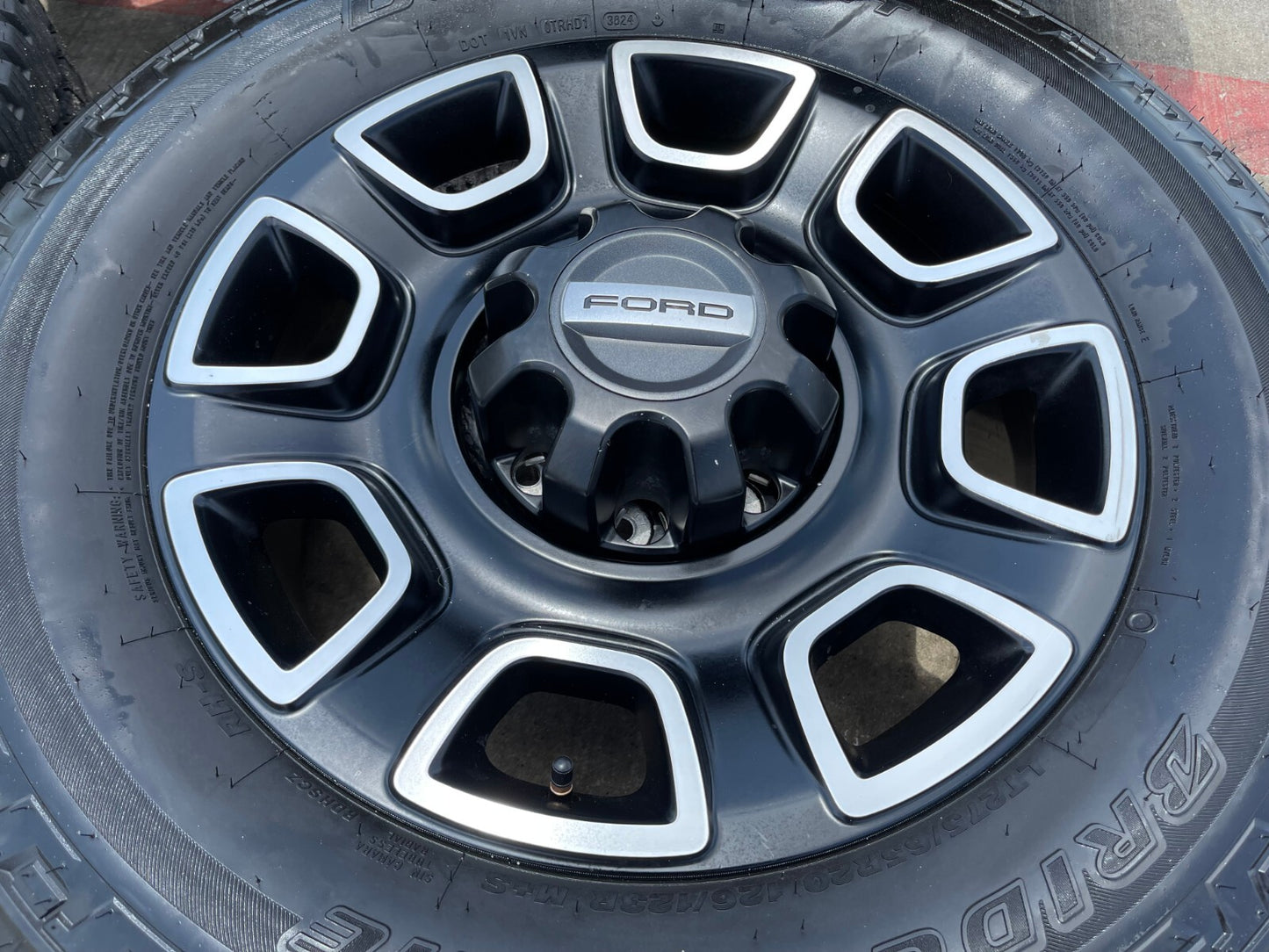 20" Ford F-250 F-350 OEM Lariat Platinum wheels rims 10486 tires 2024 2025