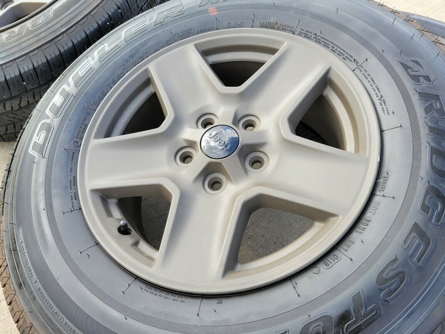 17" Jeep Gladiator MILITARY EDITION OEM wheels rims 9235 Wrangler tires