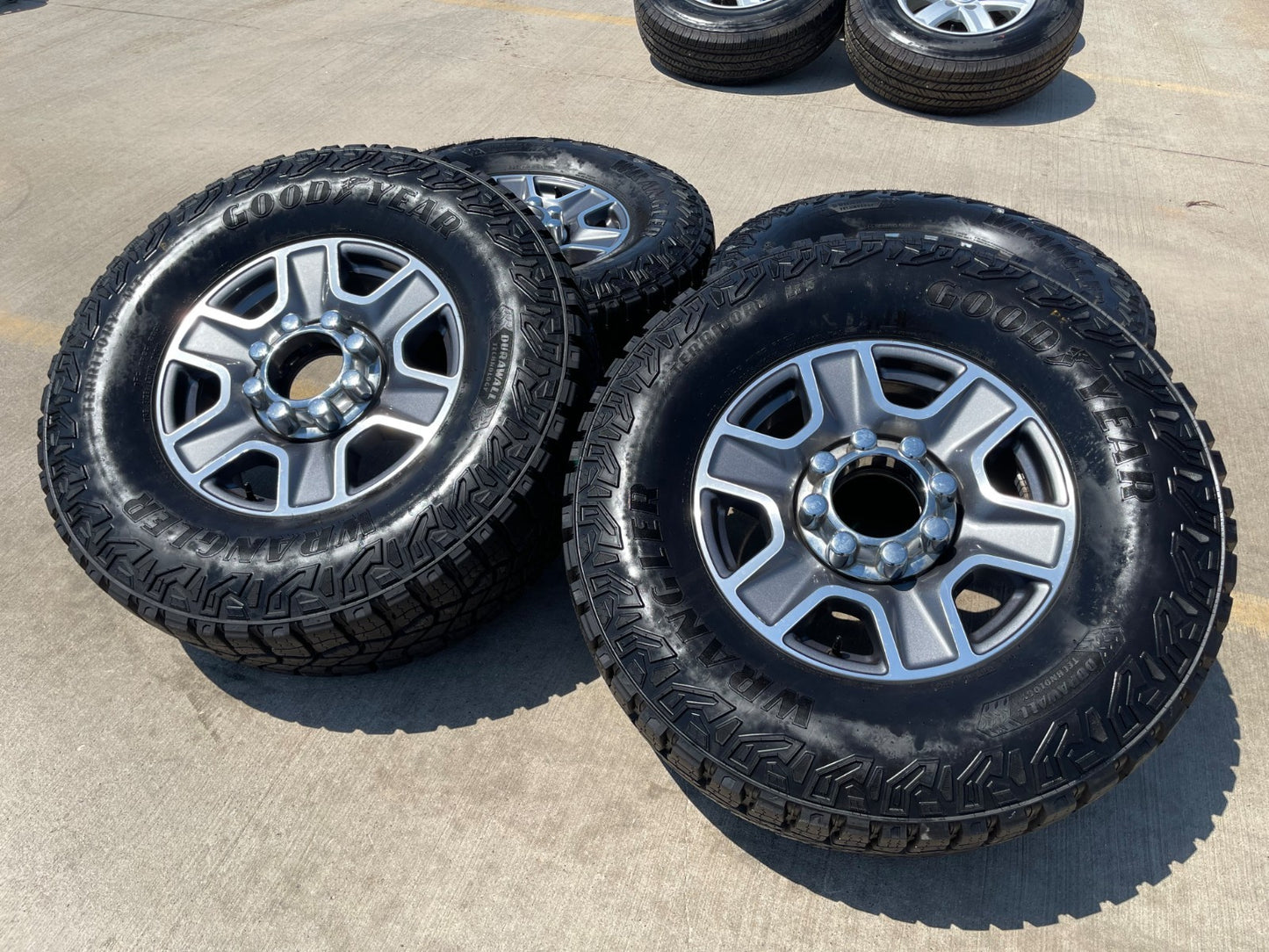 18" Ford F-250 F-350 Lariat FX-4 OEM wheels 10480 10298 tires GOODEYAR M/T 35"