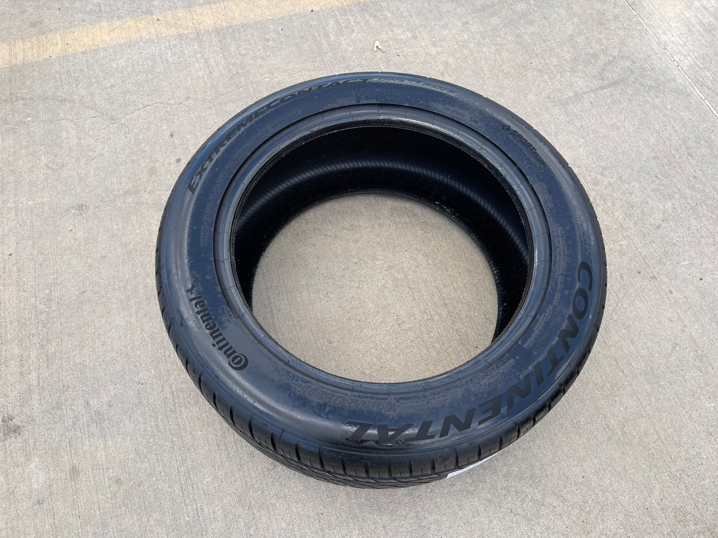 (1) 295/45/20 Continental Extreme Contact DWS06 111Y XL M+S 295/45R20 tire