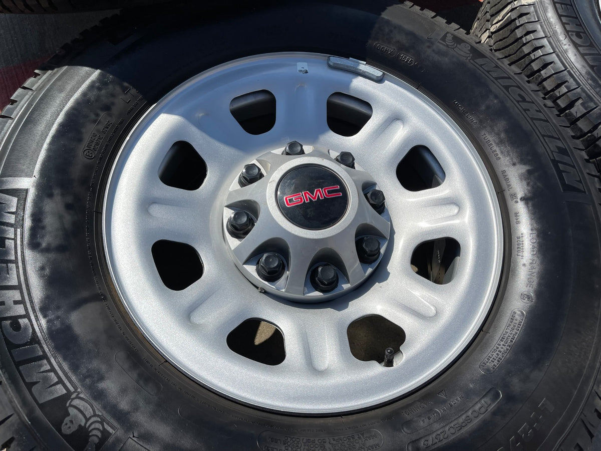 18" GMC Sierra Chevy Silverado 2500 3500 OEM 8096 wheels rims MICHELIN SET NEW